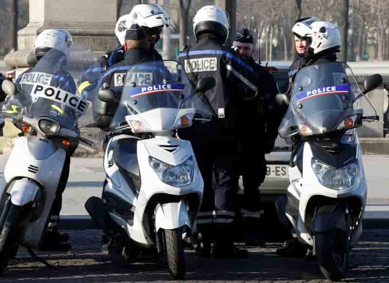 Le ministre de l'interieur reunit les prefets sur les relations police-population
