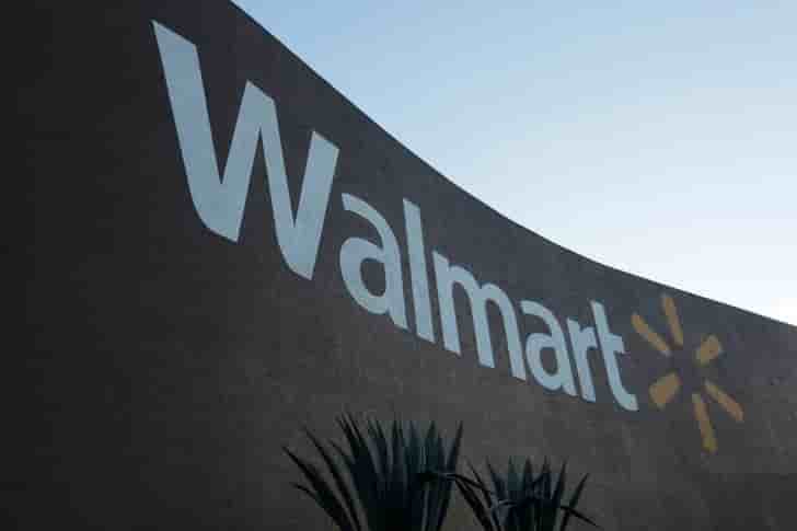 Wal-mart reitere ses previsions, nouveau rachat d'actions