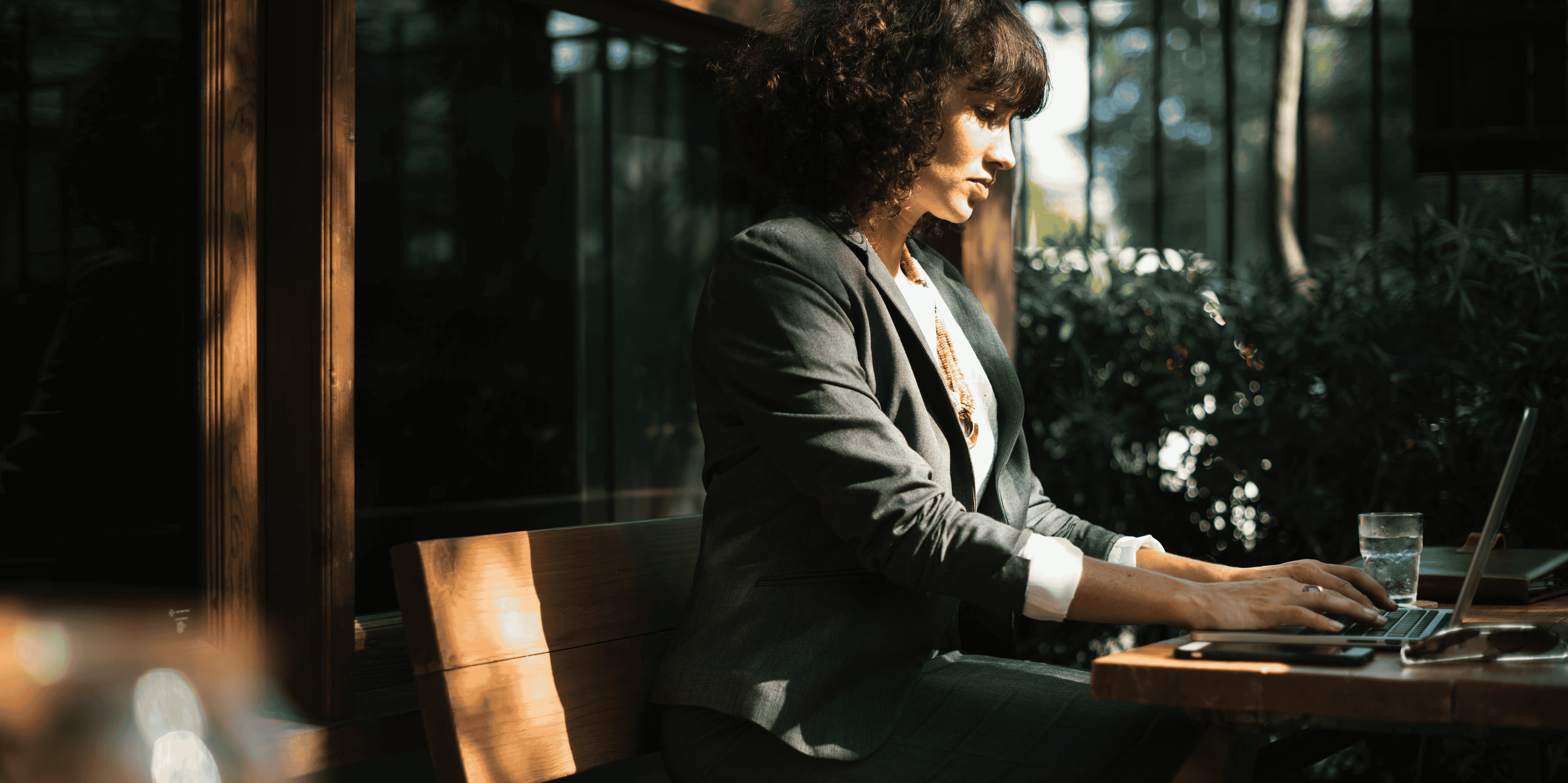 femme qui travail au bureau #desk #working girl