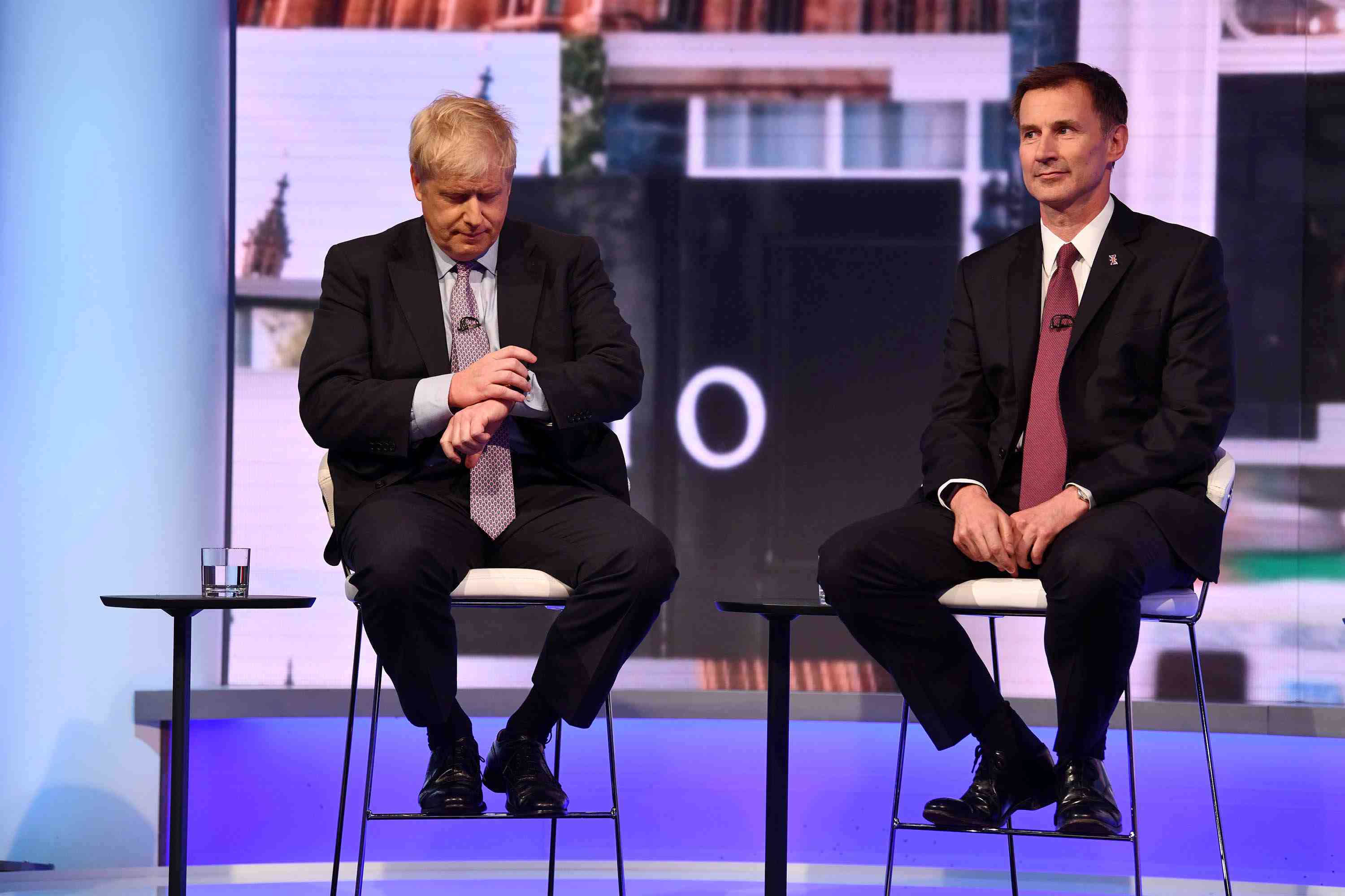 Johnson et hunt, derniers pretendants a la succession de may