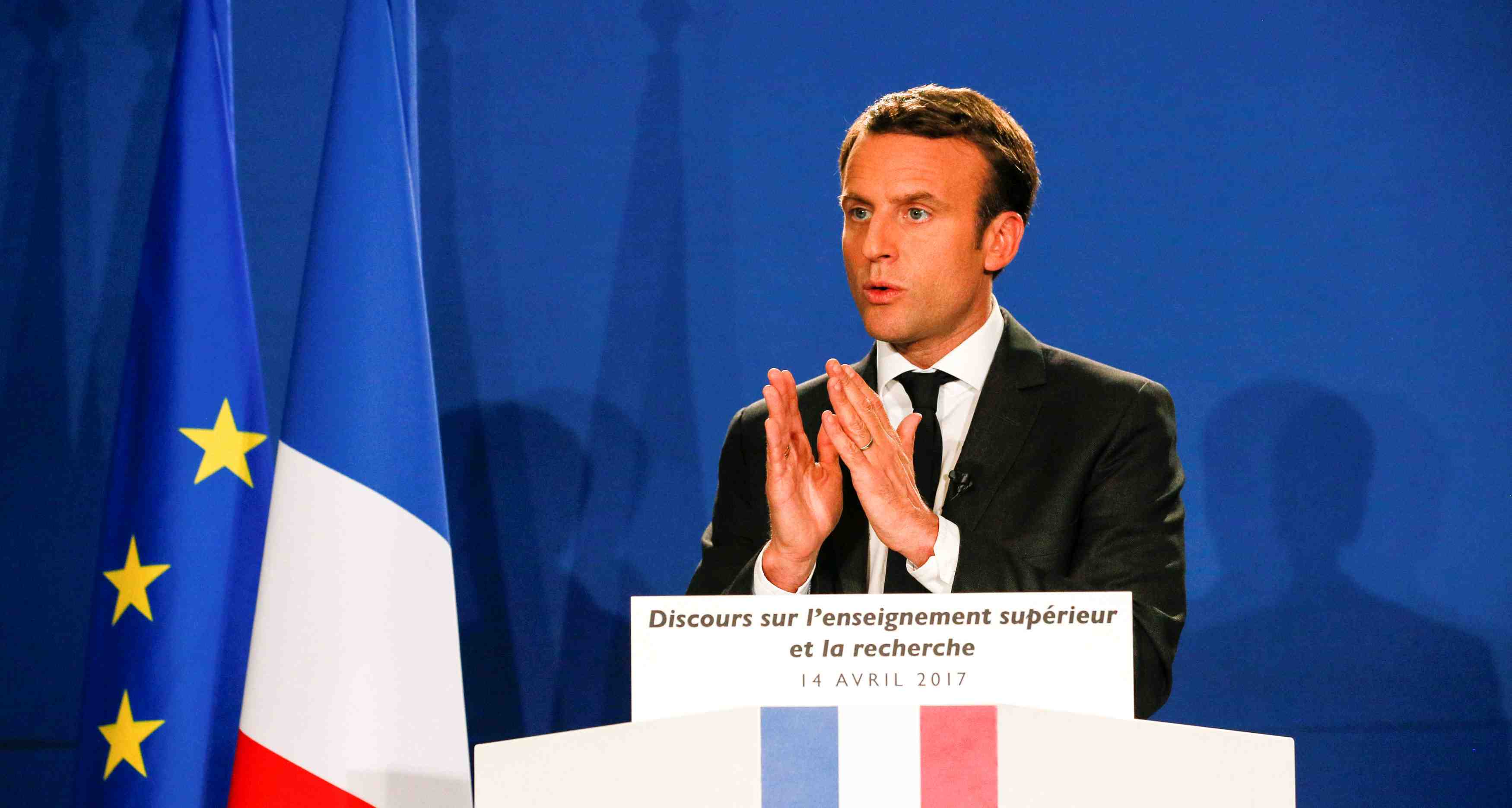 Macron voit un durcissement a droite de la campagne de fillon