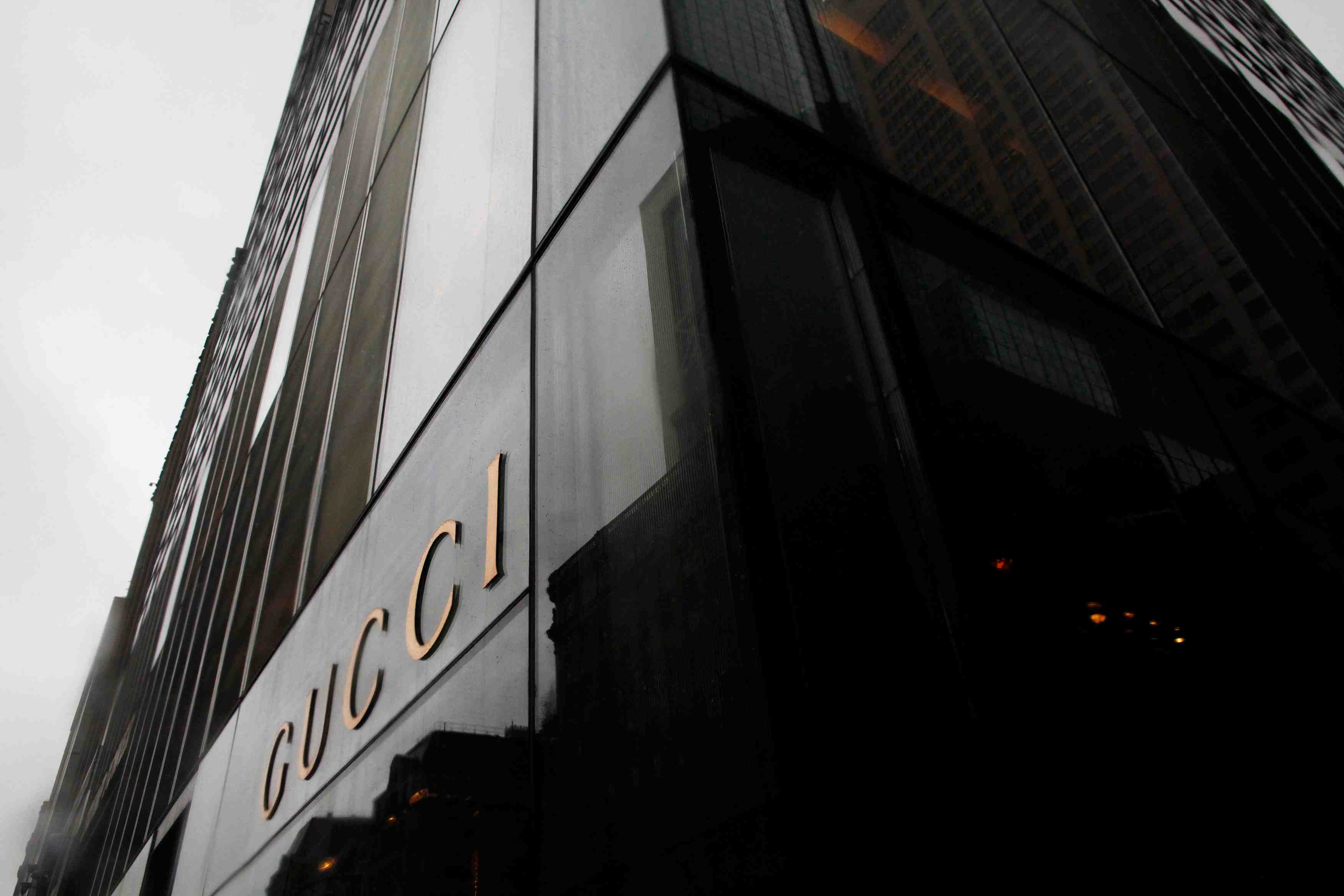 Kering: gucci ralentit a peine et poursuit sa trajectoire hors norme