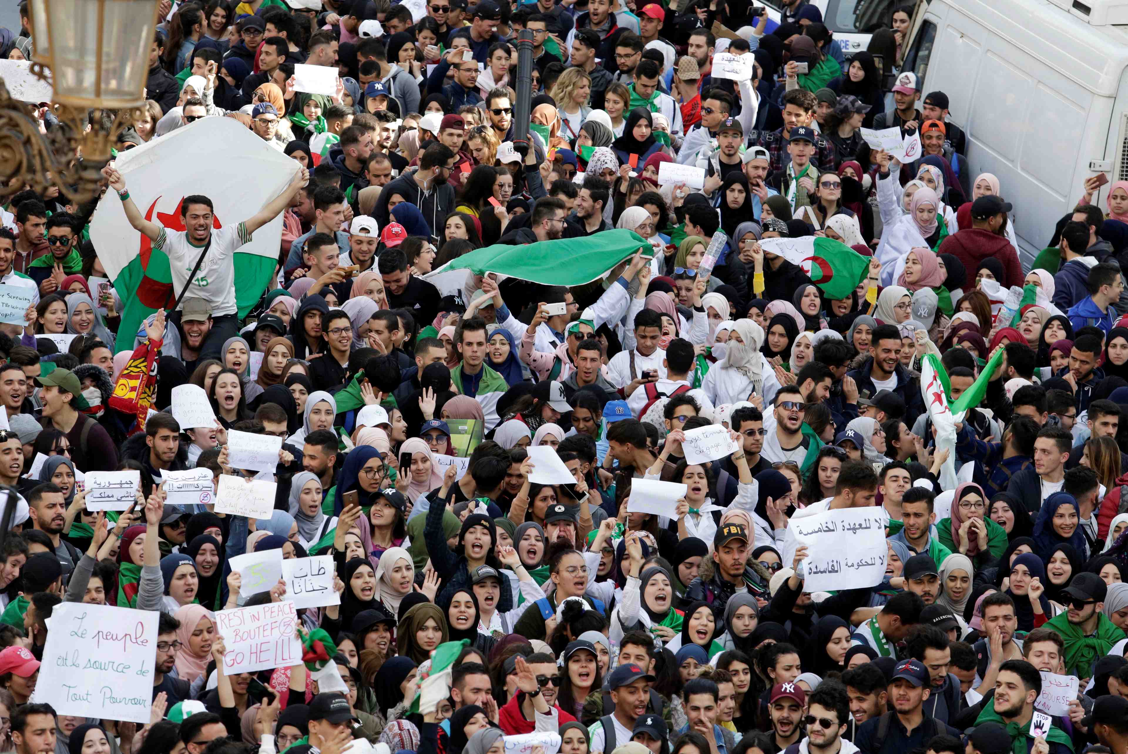 Les anciens combattants algeriens soutiennent les manifestants