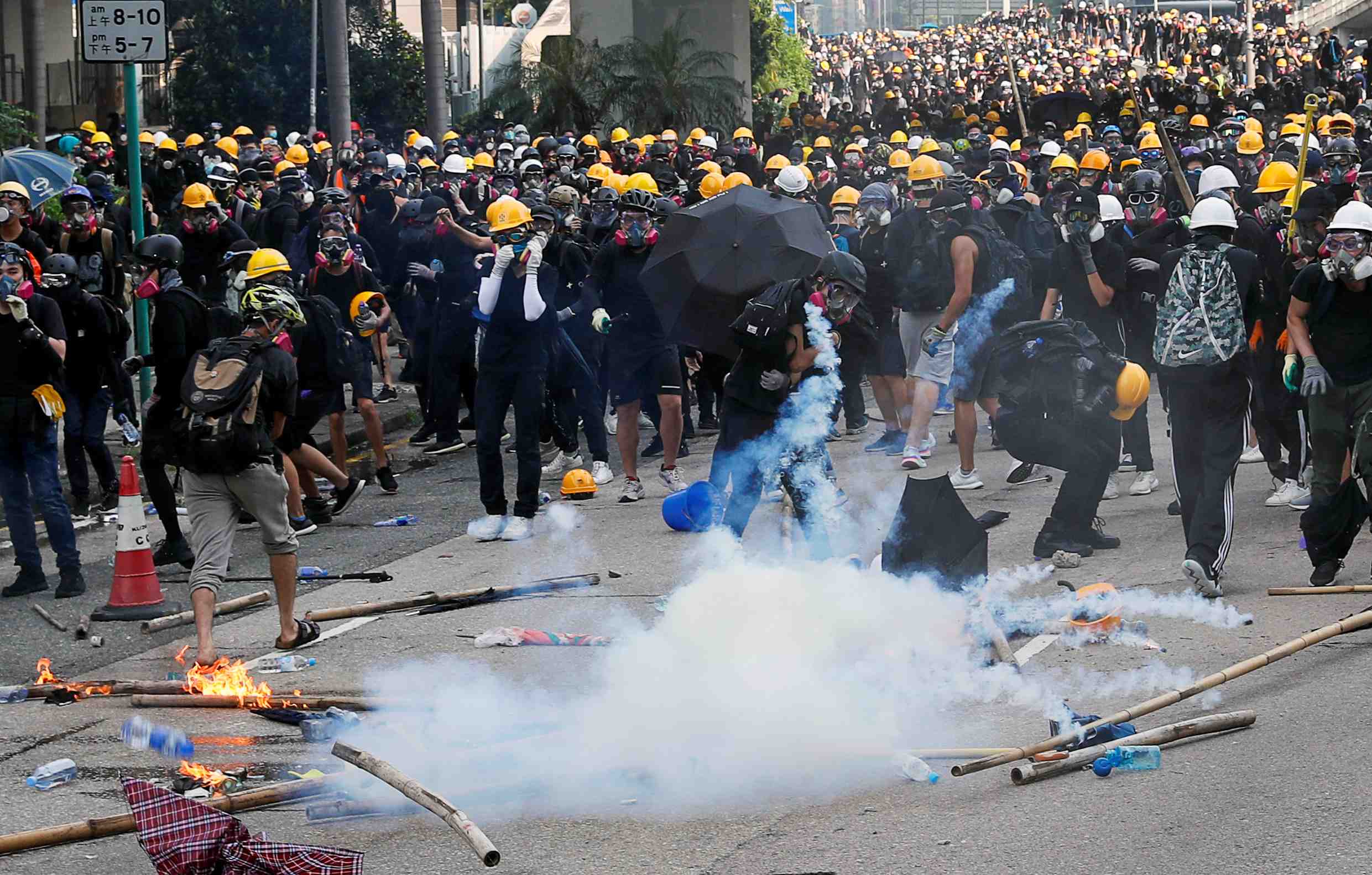 Hong kong: gaz lacrymogenes pour disperser une manifestation