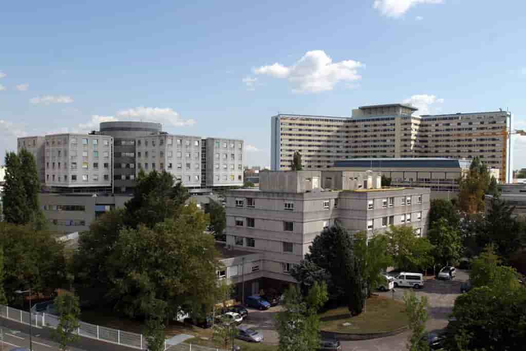 Vue sur l'hôpital Pellegrin, navire amiral du CHU de Bordeaux.