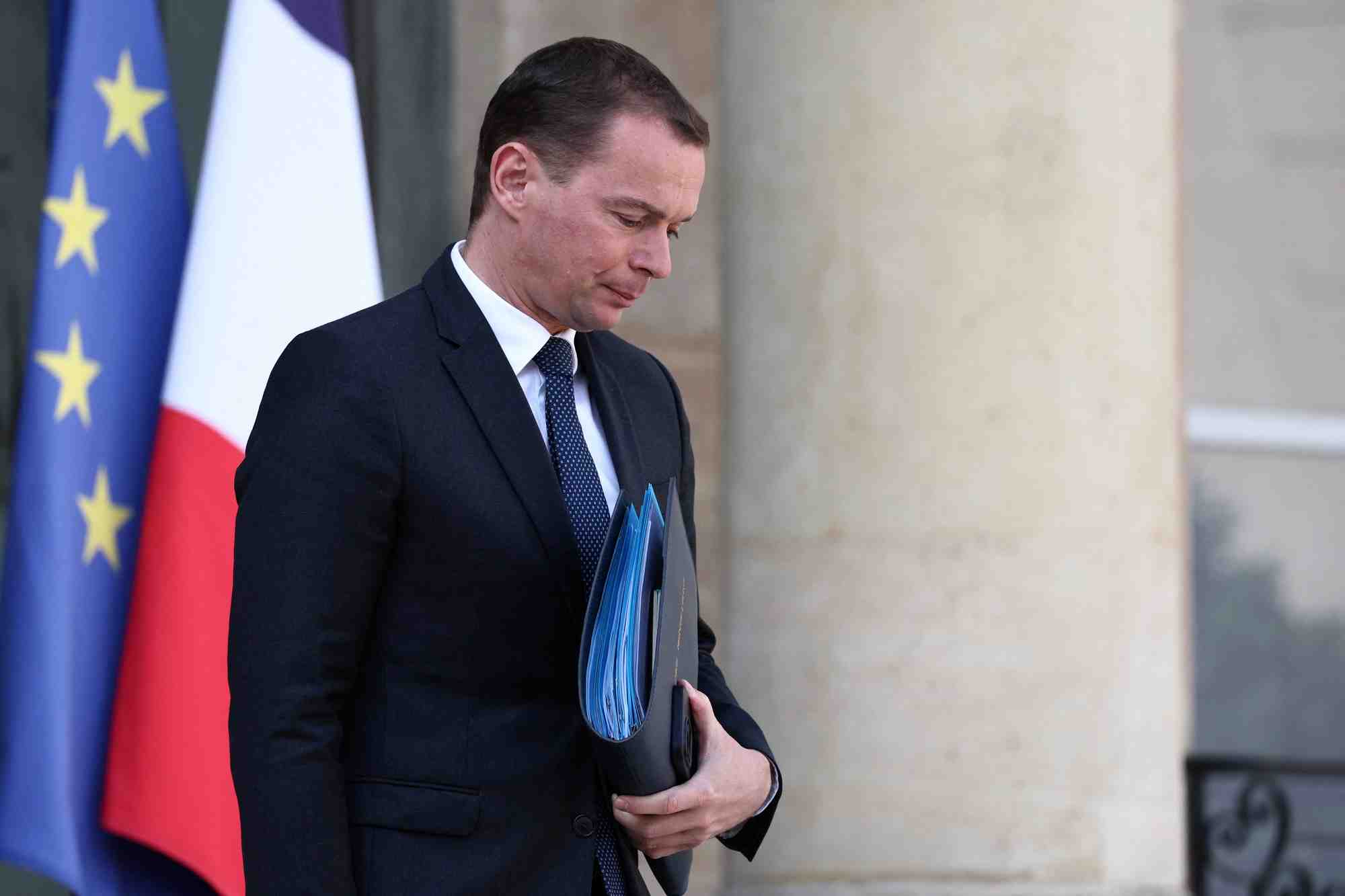 Le ministre francais du travail, du plein emploi et de l'insertion, olivier dussopt