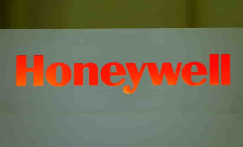 Honeywell garde l'aeronautique, defiant third point