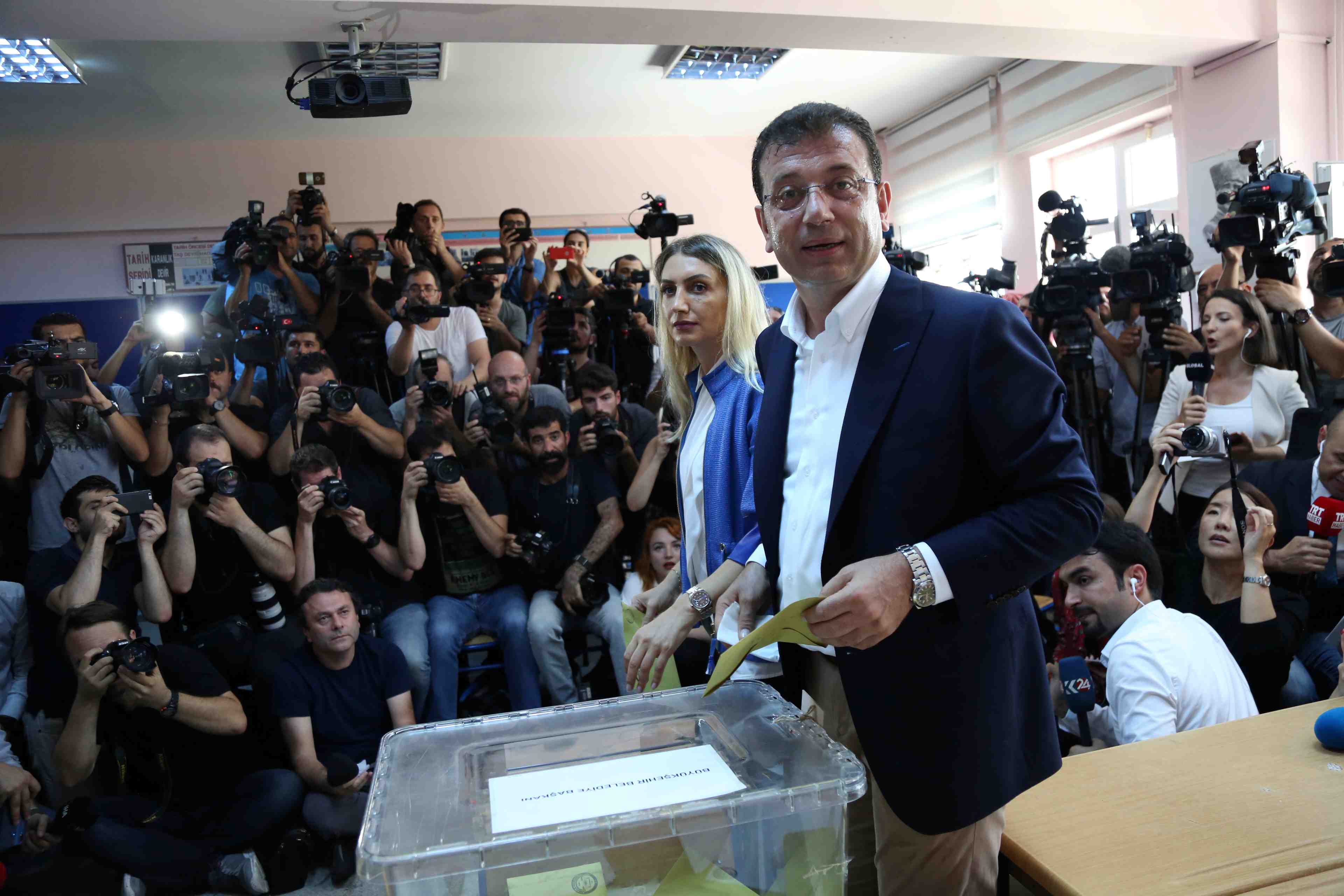 Le candidat de l'opposition laique en tete a istanbul, selon la tv