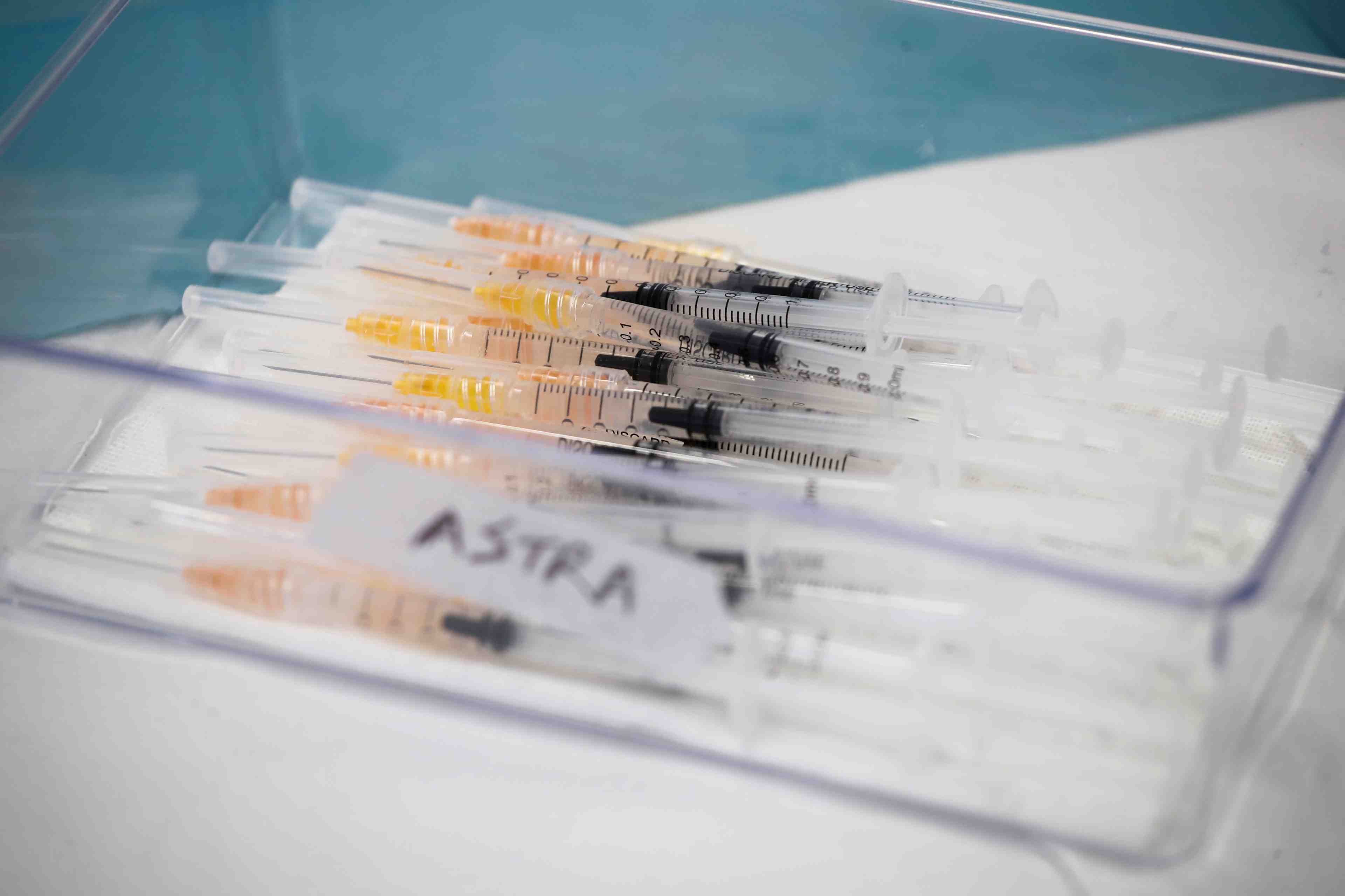 Aucune decision de prise sur le renouvellement des contrats avec astrazeneca et j&j