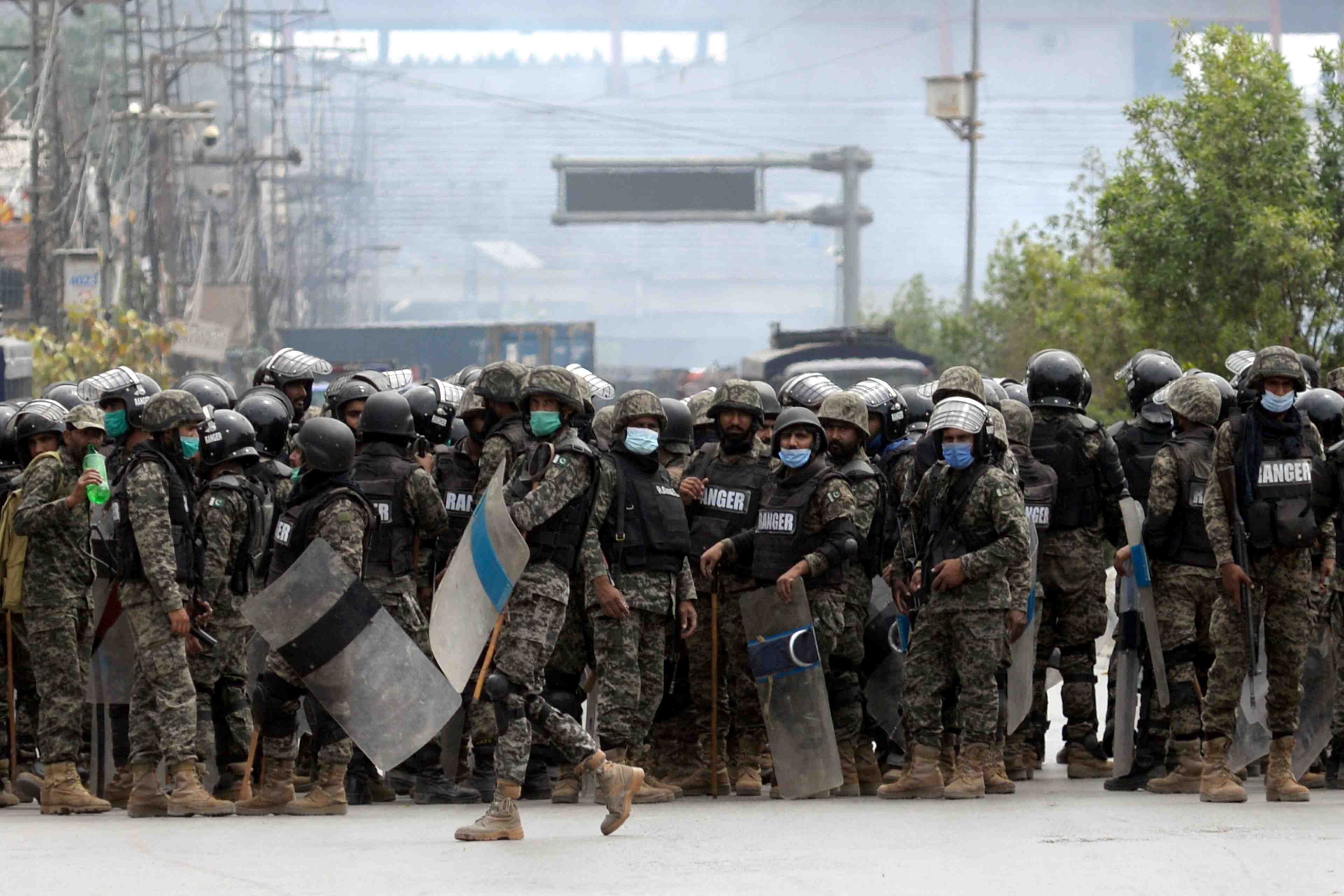 Pakistan: liberation de 11 policiers pris en otage par des extremistes