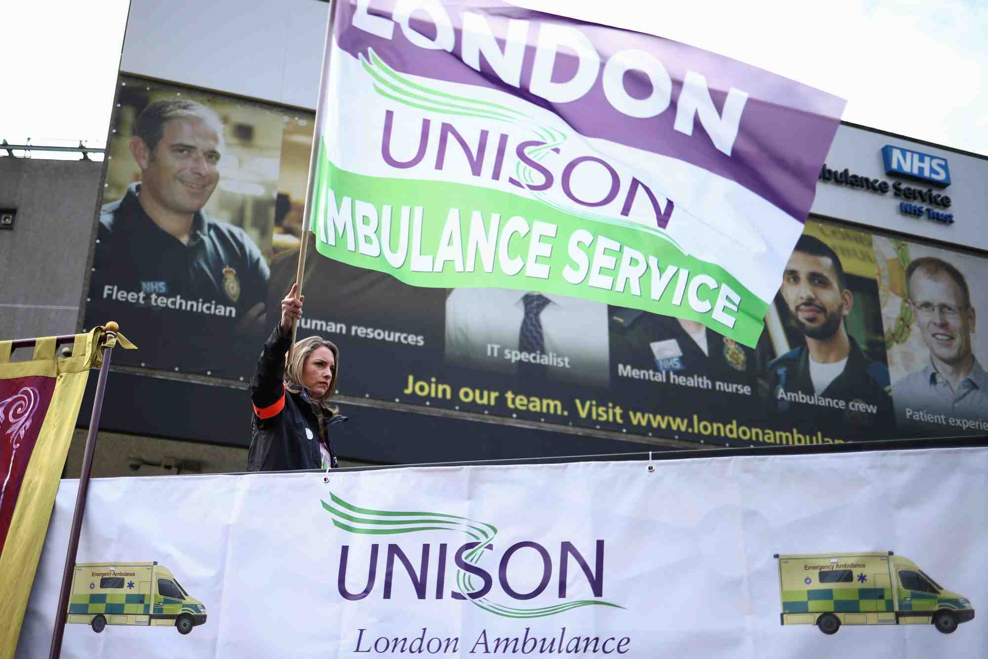 Greve des ambulanciers pour des raisons salariales, a londres