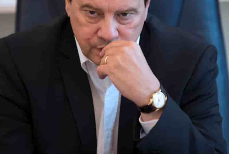 Jean-christophe cambadelis appelle l'executif a ne pas ceder a la cgt