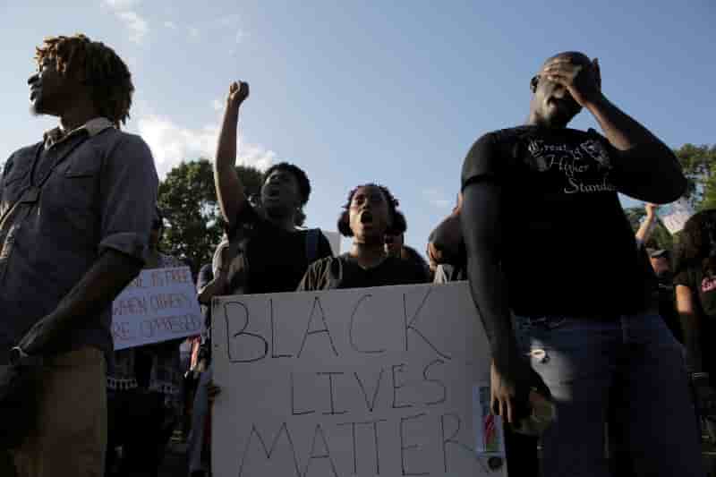 Des manifestations contre les violences policieres aux usa