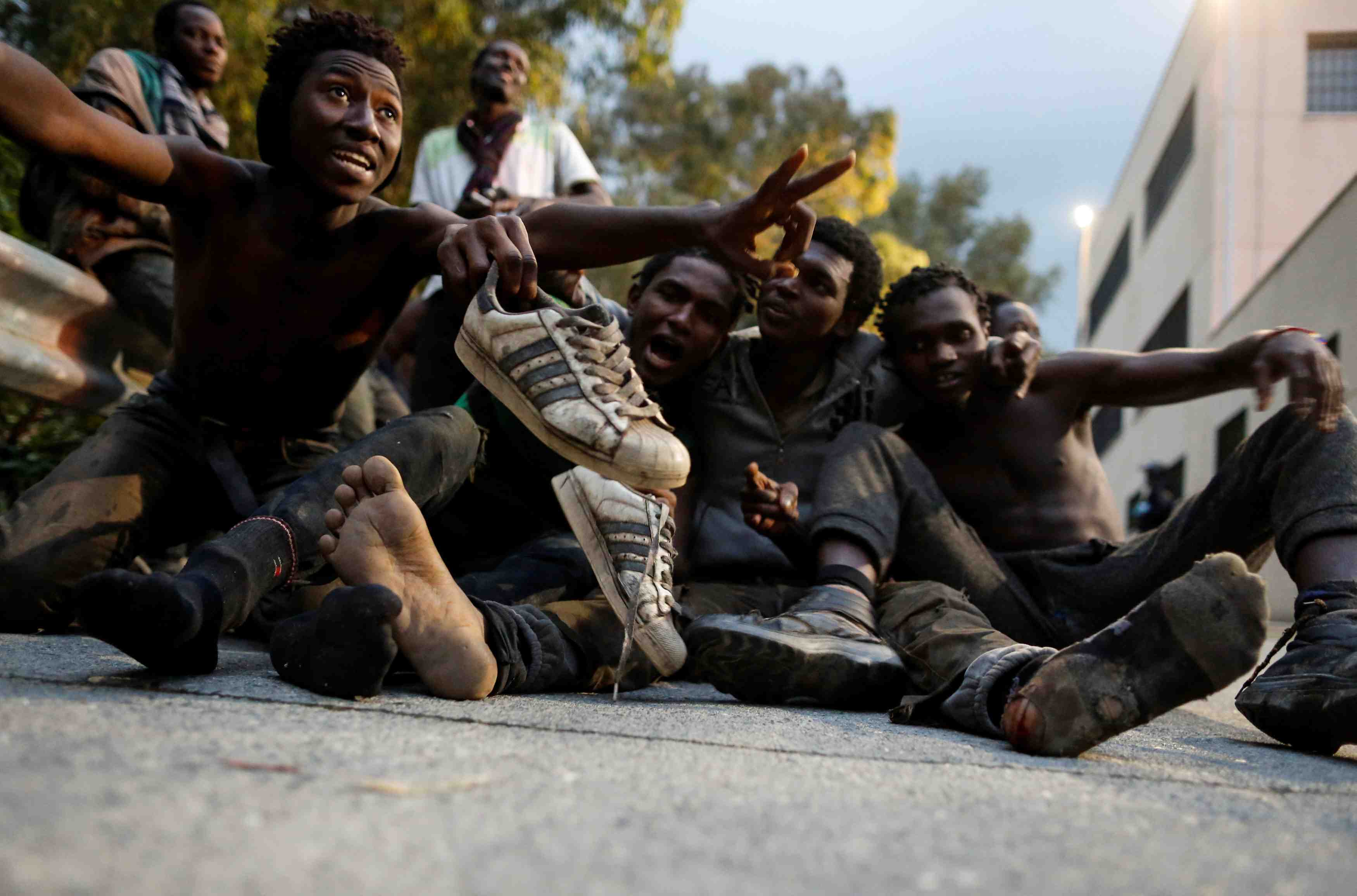 Maroc: des centaines de migrants entrent dans l'enclave de ceuta
