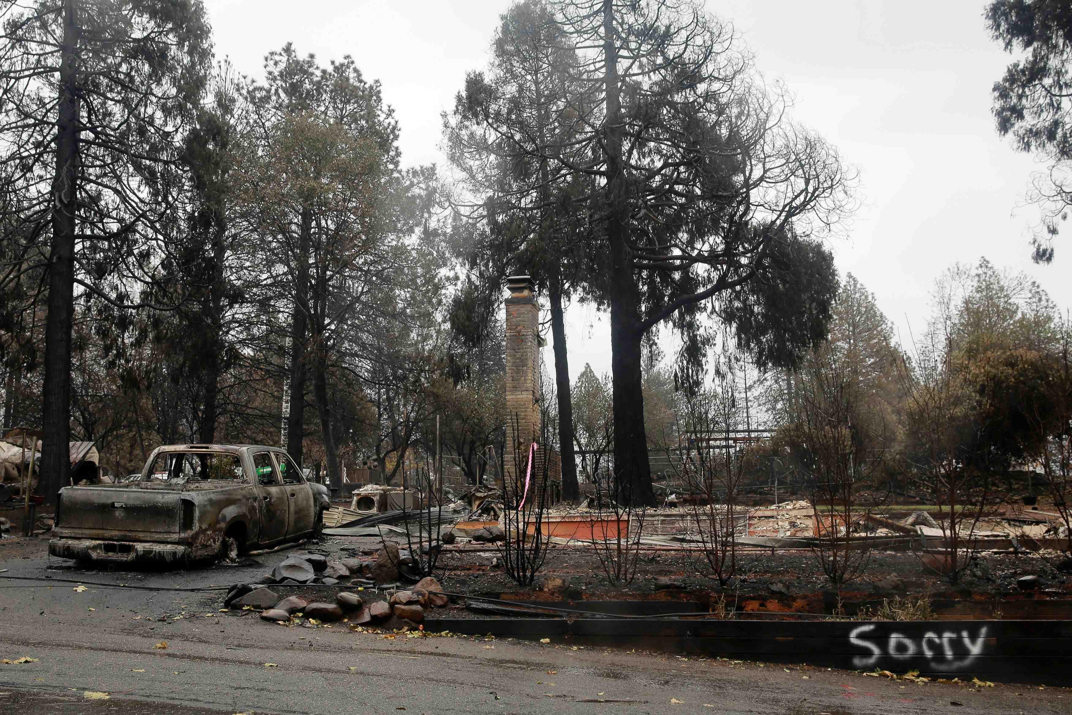Incendie en californie: la pluie complique les recherches de victimes