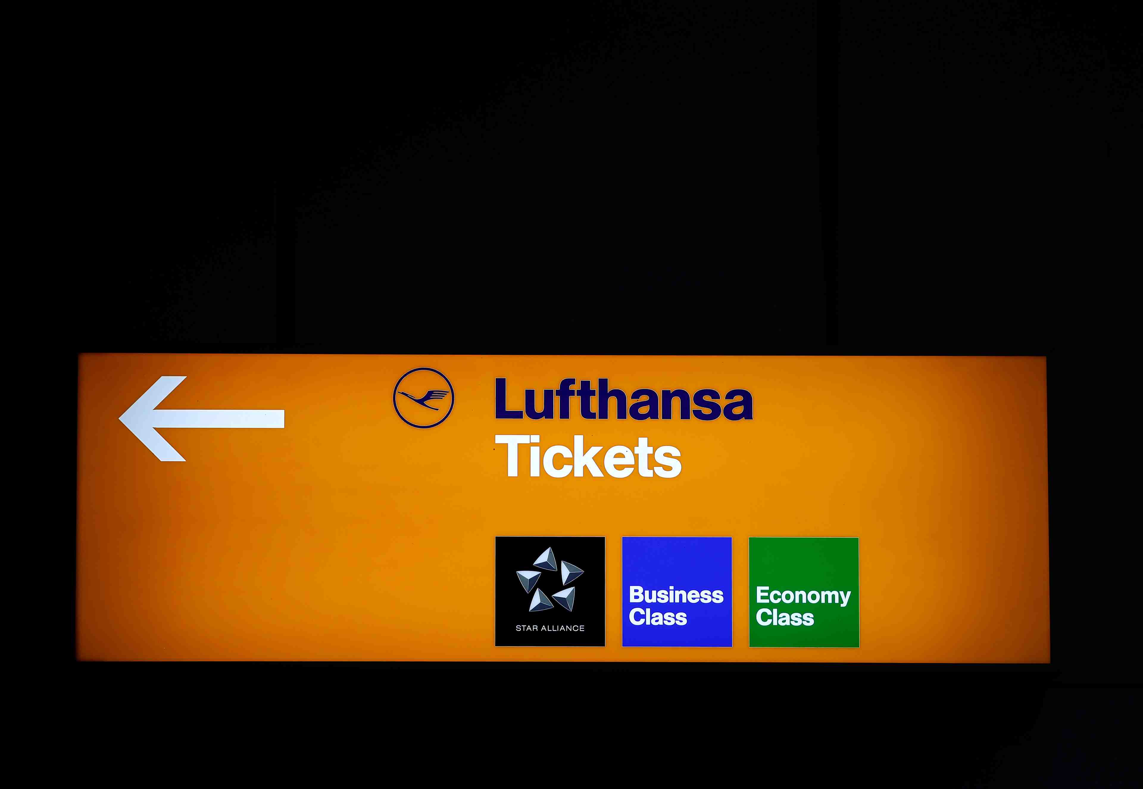 Coronavirus: lufthansa immobilise 13 avions a cause des annulations