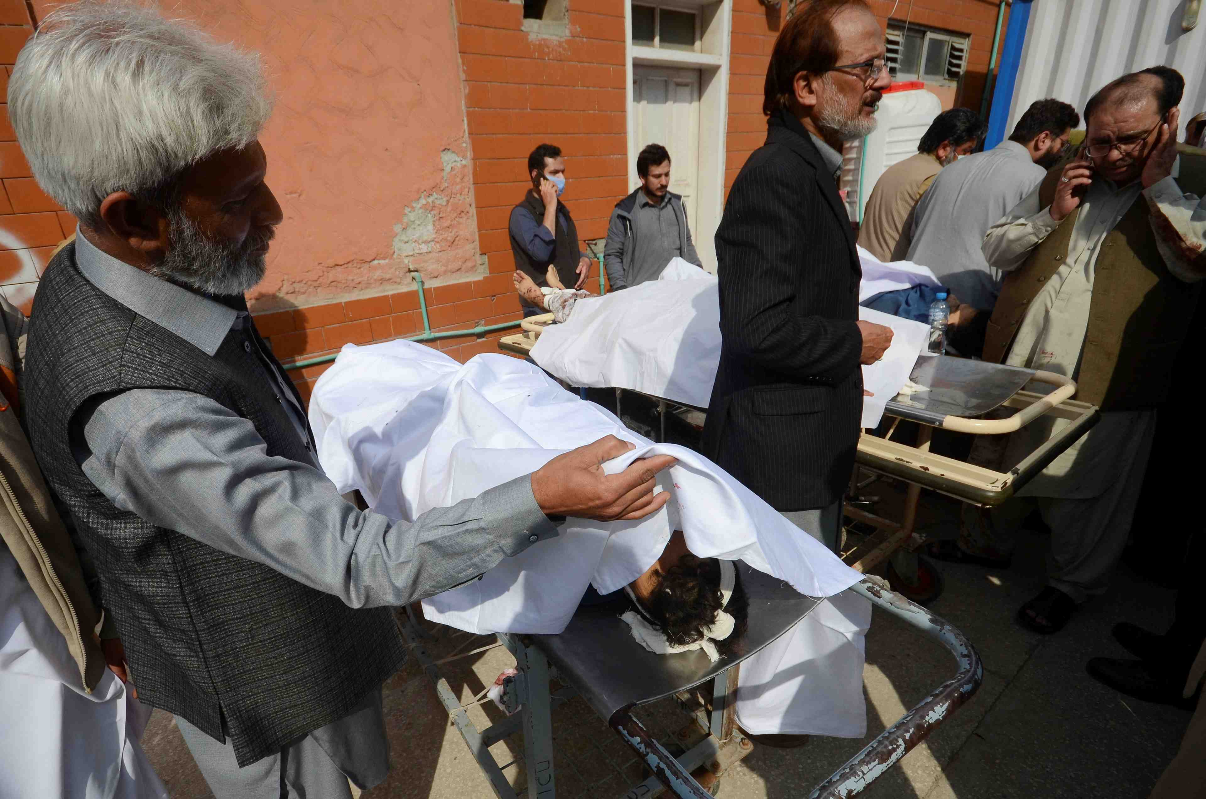 Un attentat dans une mosquee chiite fait au moins 56 morts au pakistan