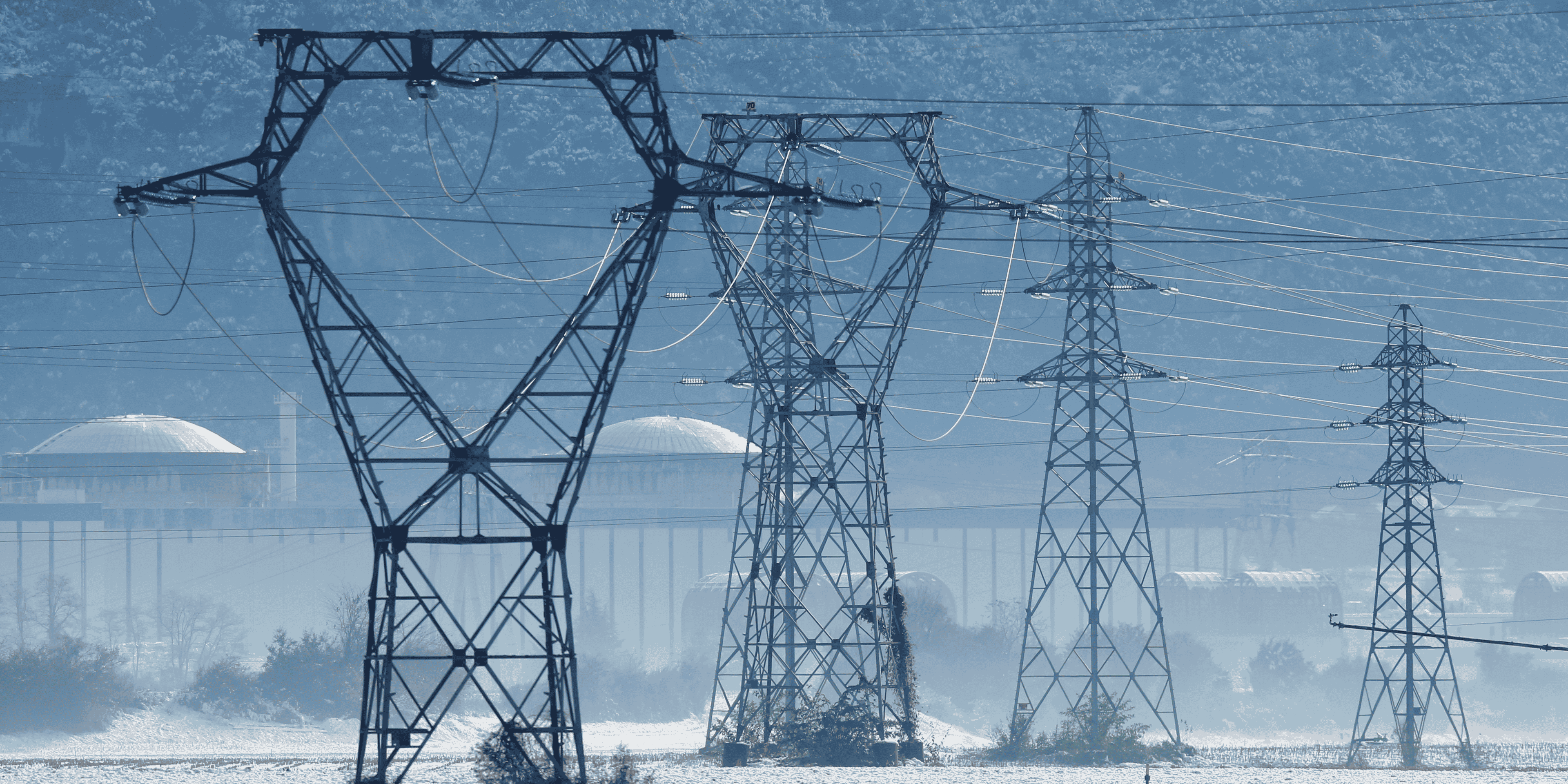centrale nucléaire, Saint-Vulbas, à 44 km à l'est de Lyon, hiver, pylones, EDF, RTE, électricité,