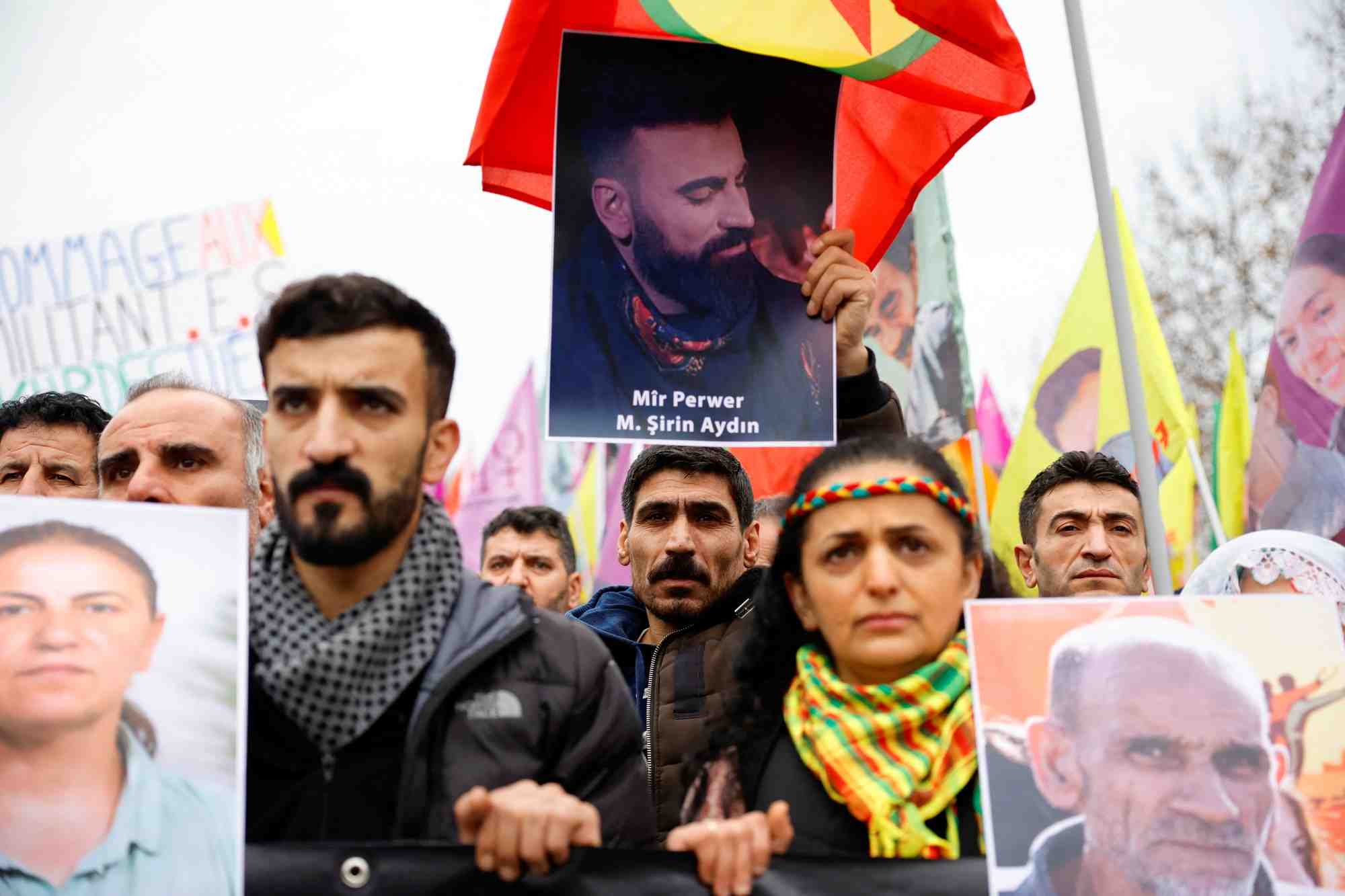 Un rassemblement de la communaute kurde place de la republique, a paris