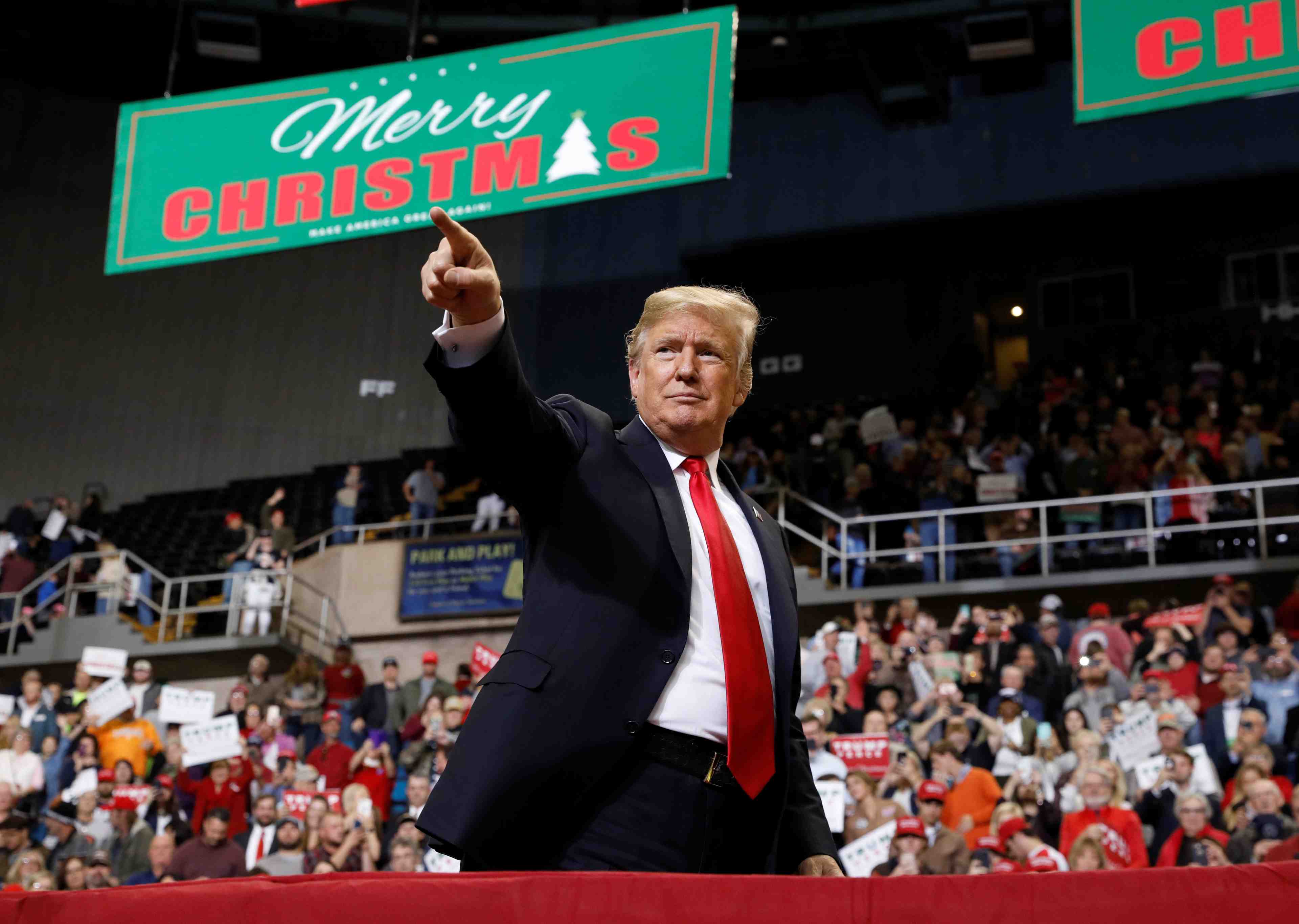 Trump menace de fermer durablement la frontiere avec le mexique