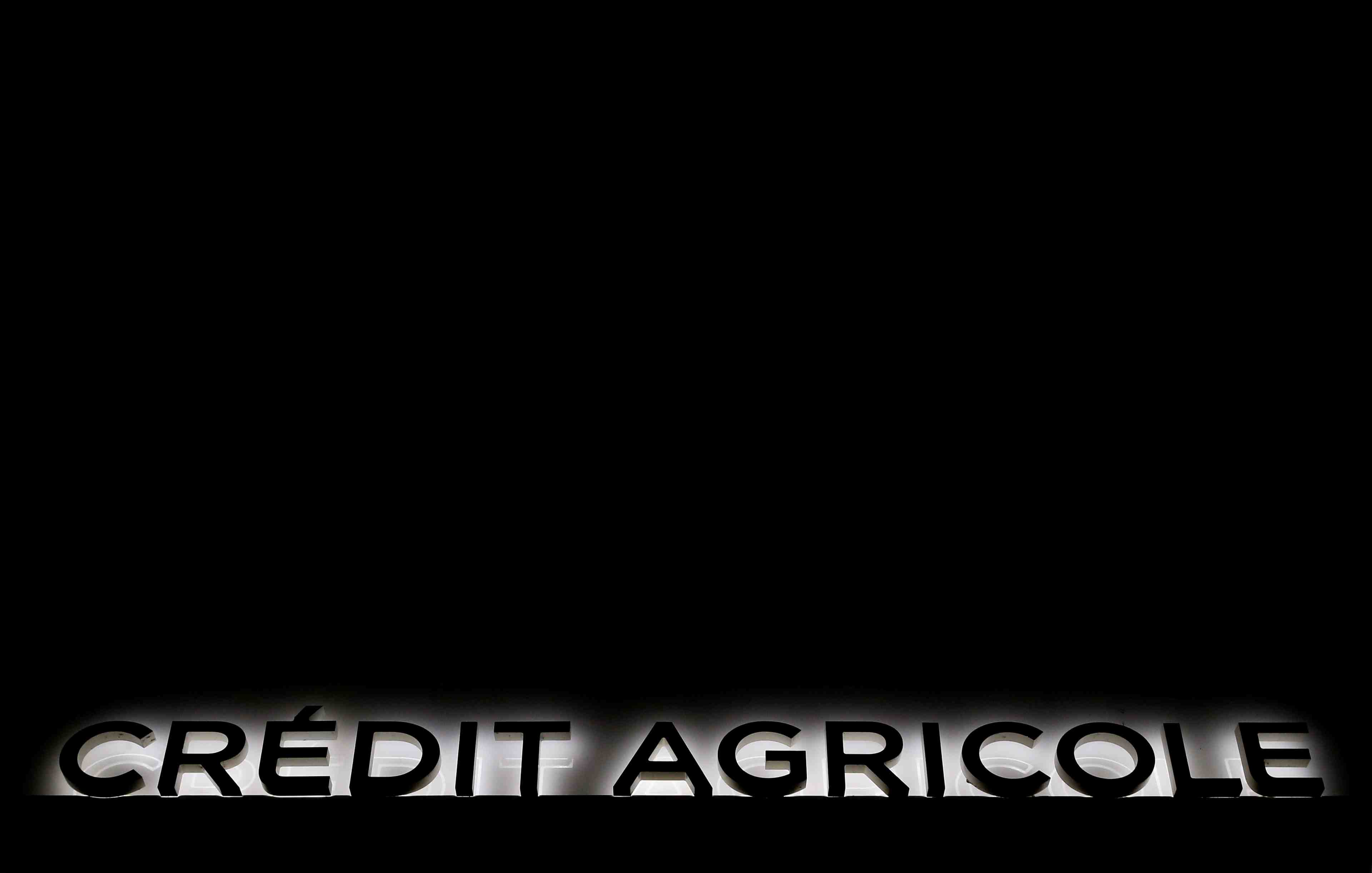 Creval, convoite par credit agricole, va examiner toutes ses options