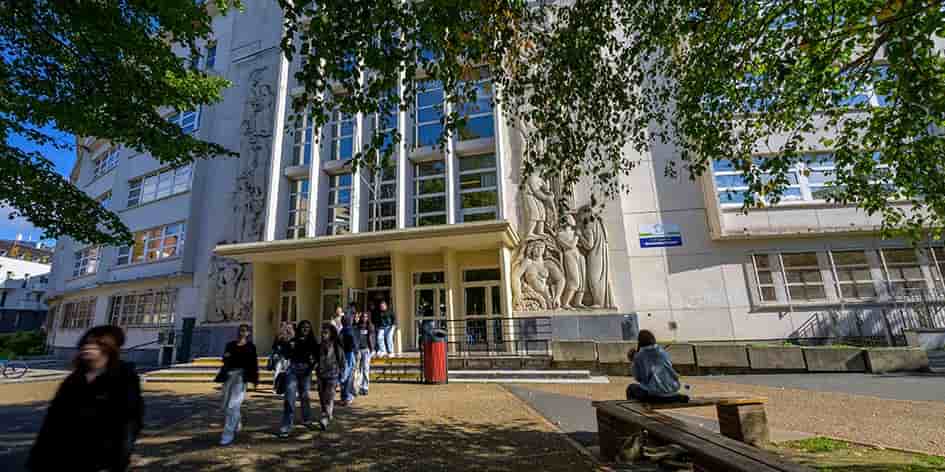 À la sortie du lycée Carnot à Arras, le 3 octobre.