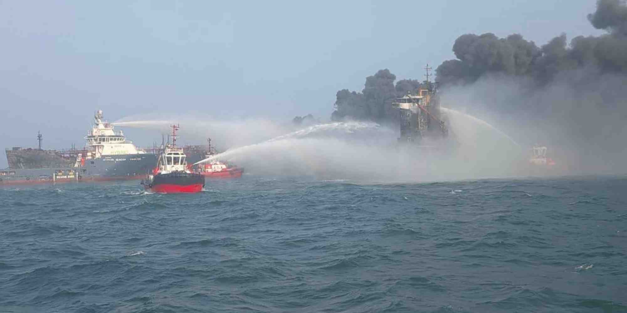 Les deux navires impliqués sont le chimiquier Stena Immaculate et le porte-conteneurs Solong.