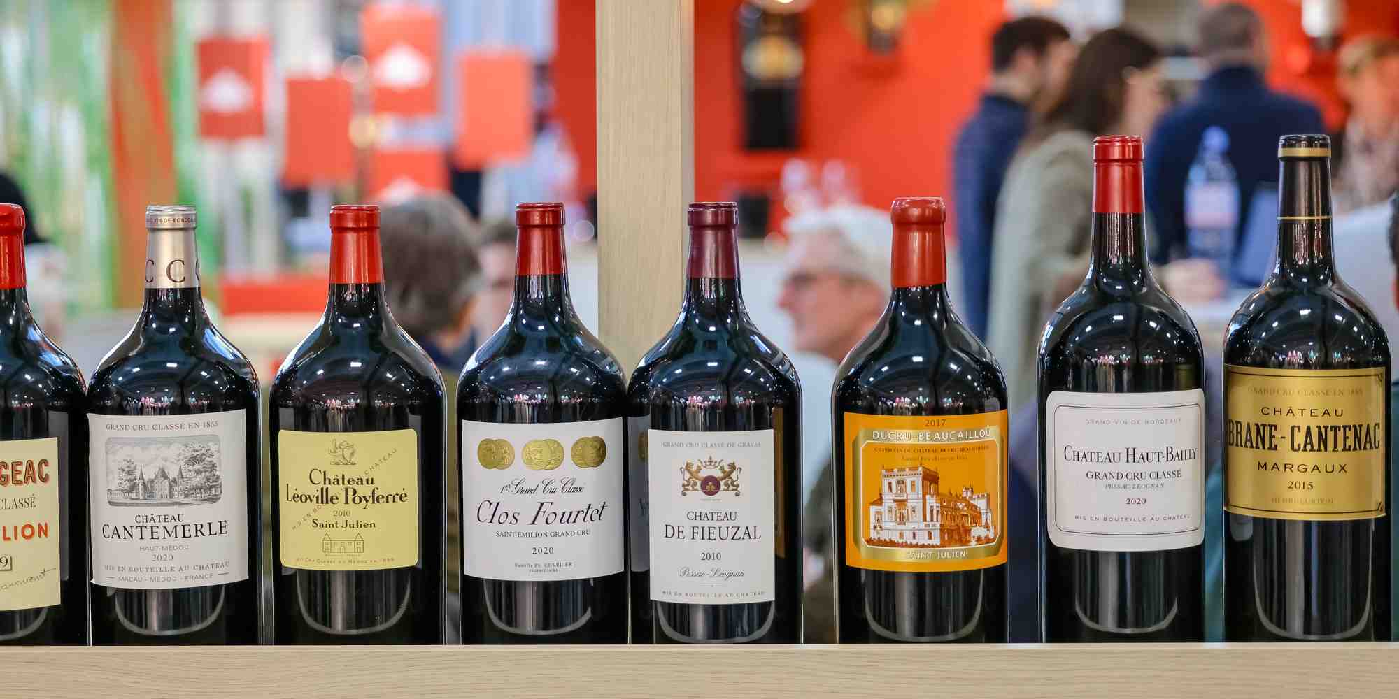 Des vins de Bordeaux exposés au salon Wine Paris en février 2025.