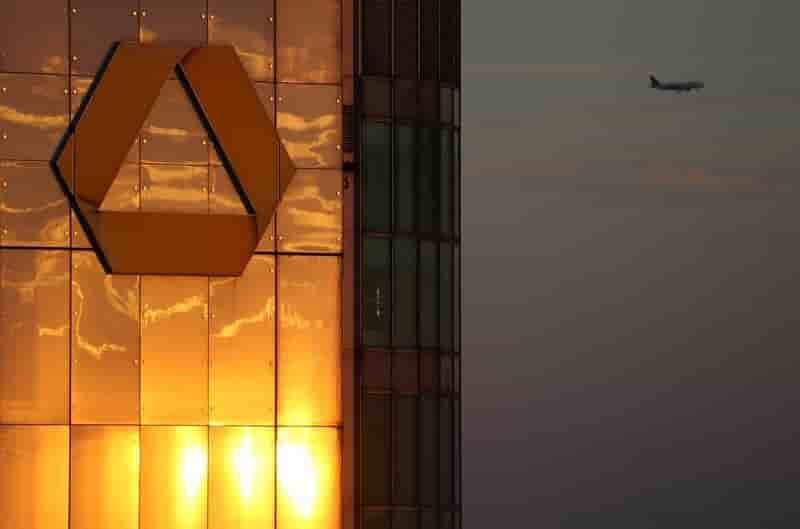 Perte nette trimestrielle moins lourde que prevu pour commerzbank