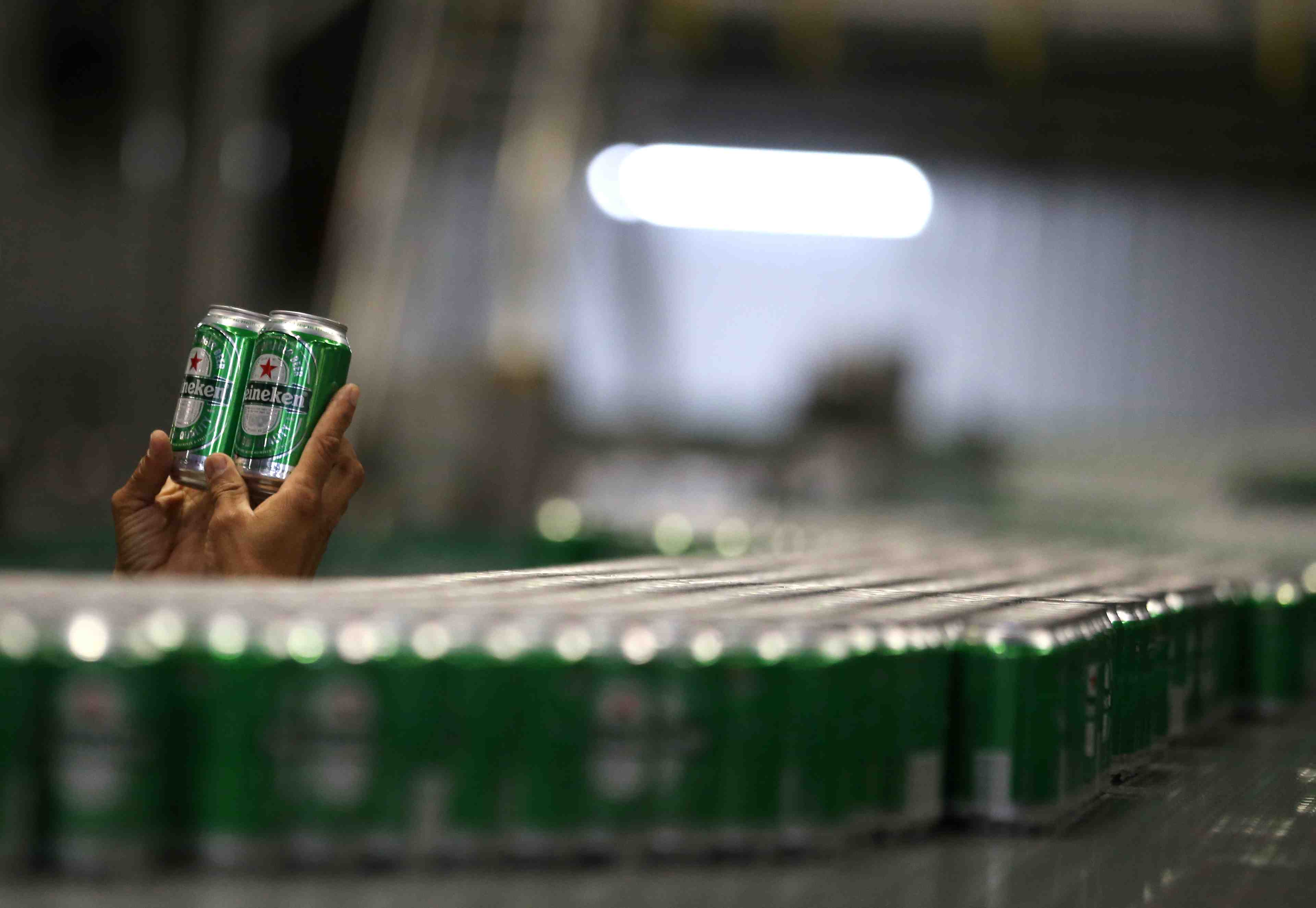 Heineken reduit son objectif de marge apres un 1er semestre moins bon qu'attendu