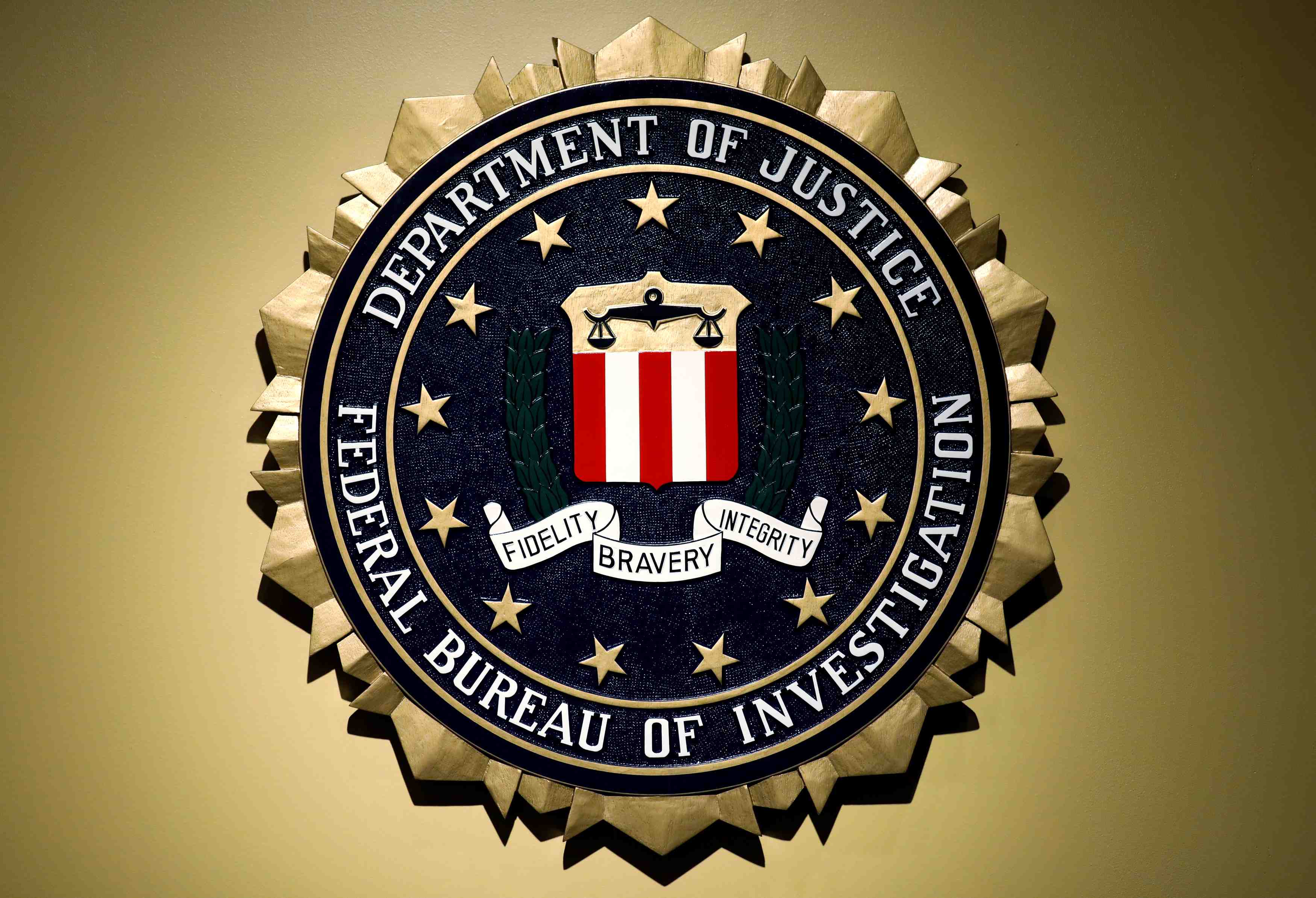 Usa/colis pieges: le fbi mene des fouilles dans un centre postal de floride