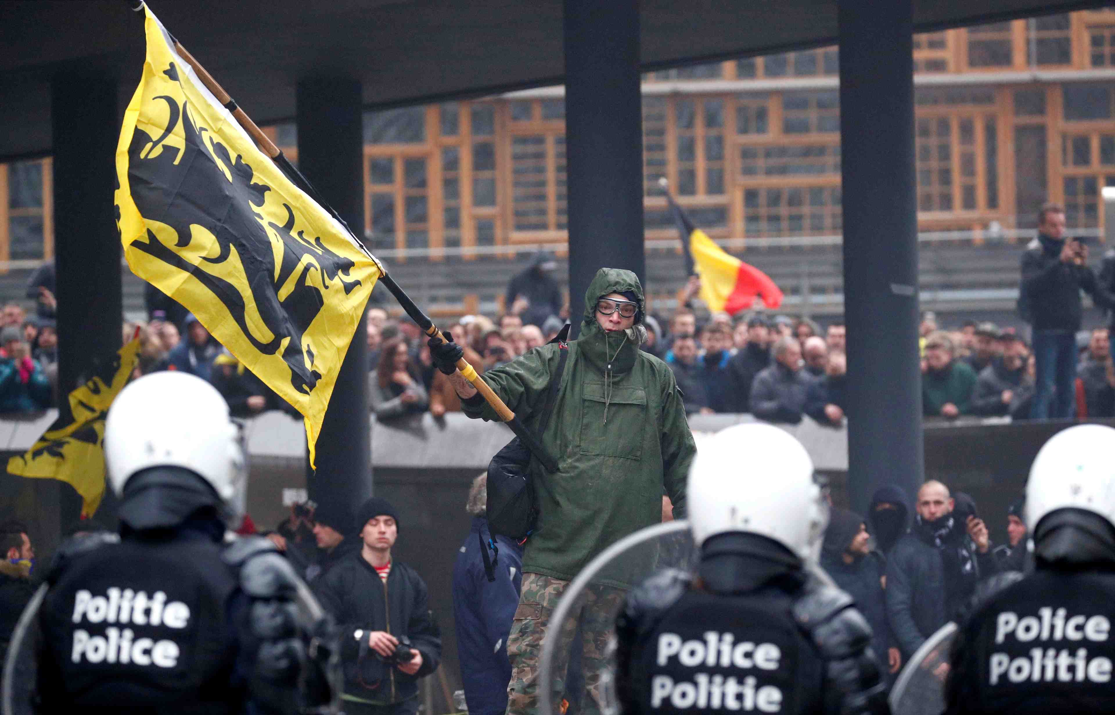 Defile contre le pacte de l'onu sur les migrations a bruxelles