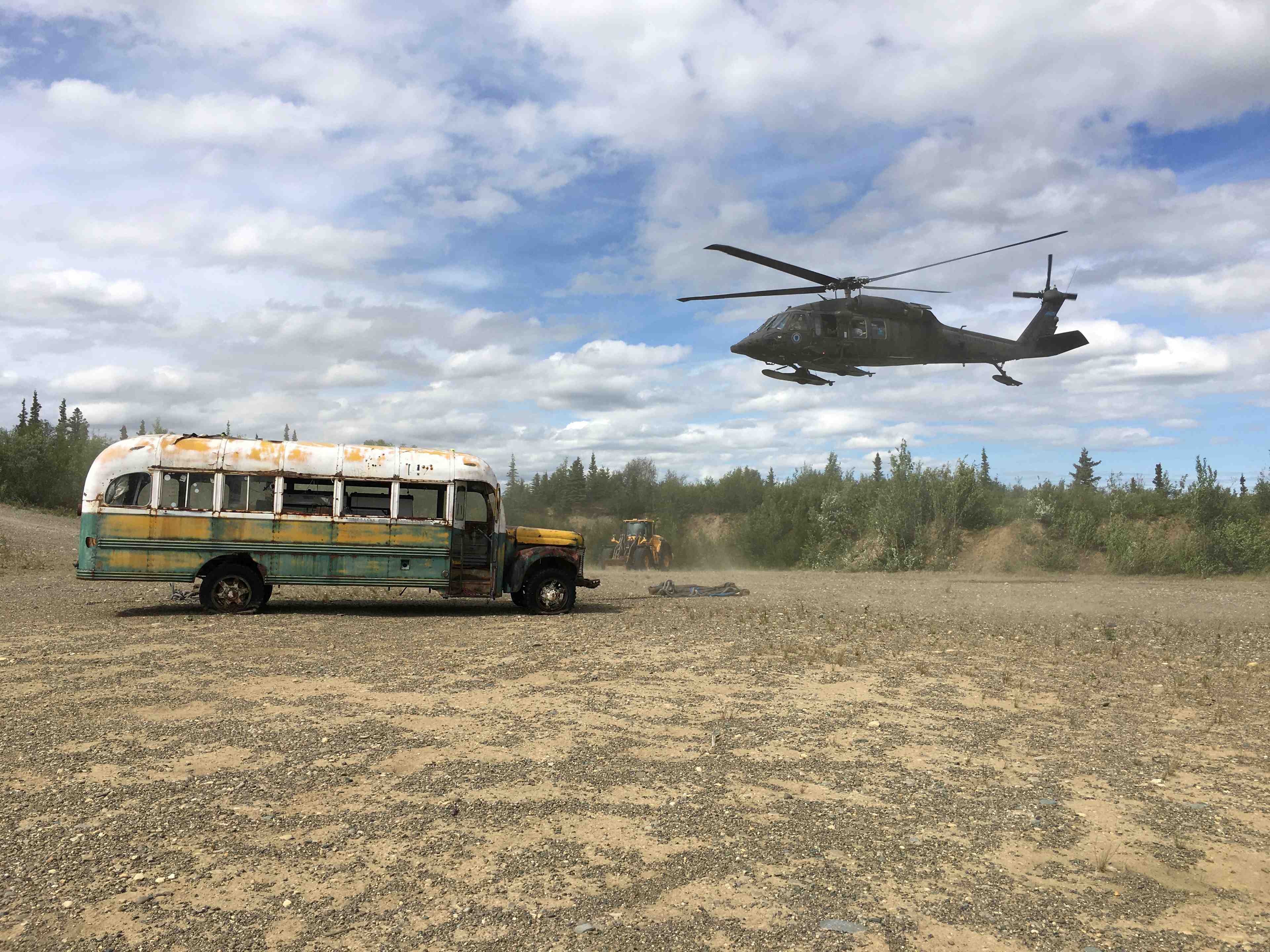 Le bus d'"into the wild" retire de son sentier en alaska pour des raisons de securite