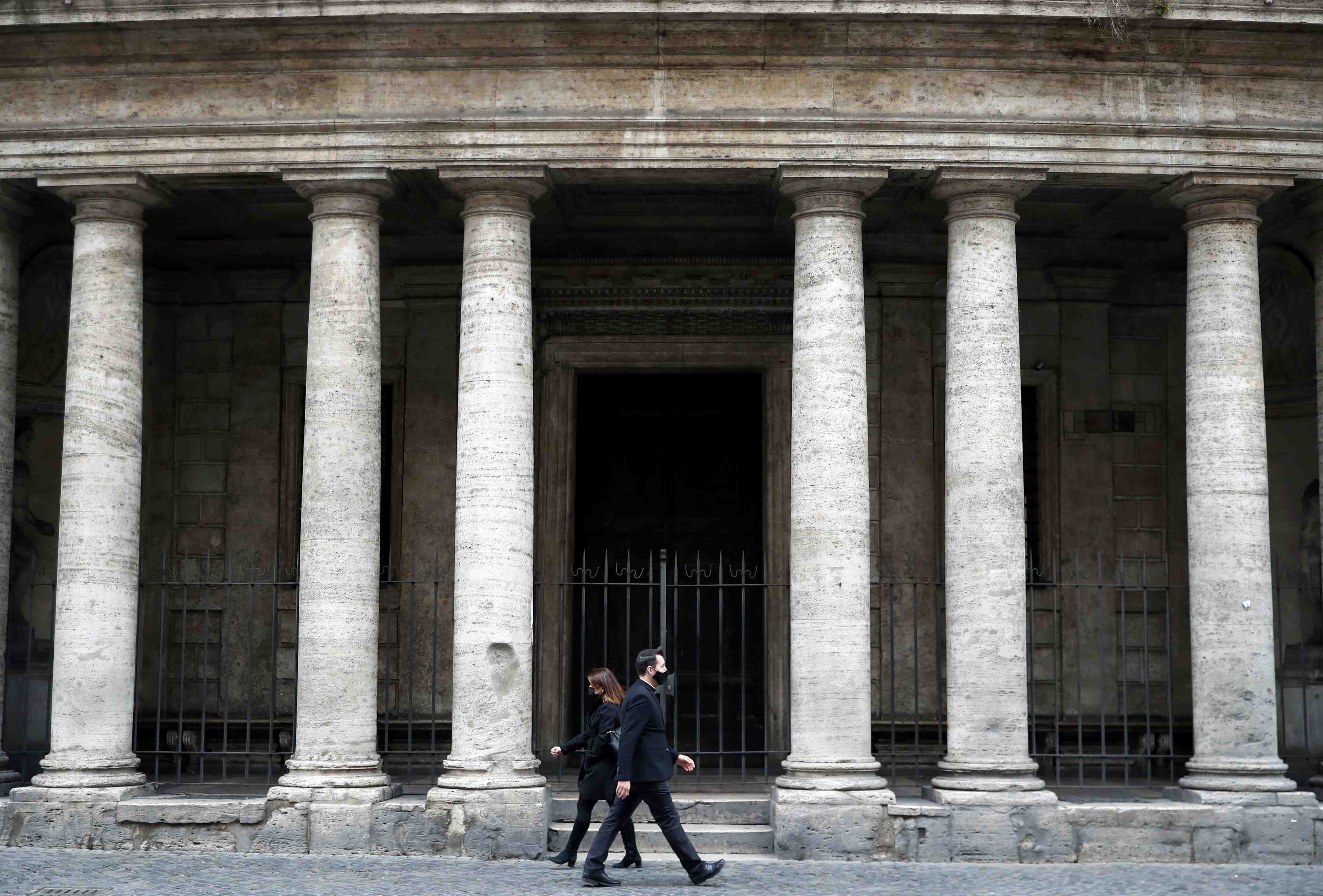Coronavirus: l'italie recense 26.824 nouveaux cas et 380 deces
