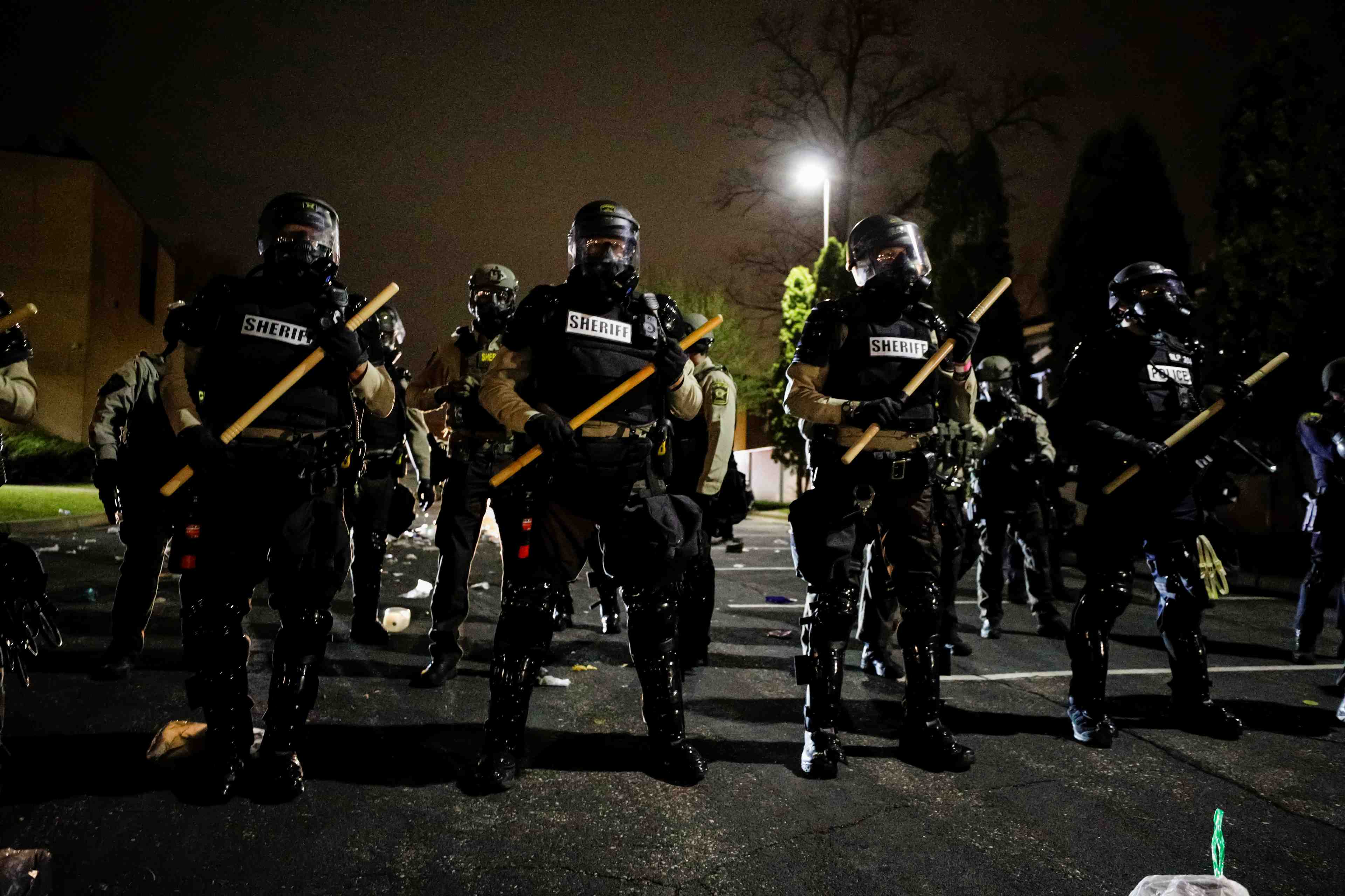 Usa: troubles pres de minneapolis apres qu'un policier a abattu un homme noir