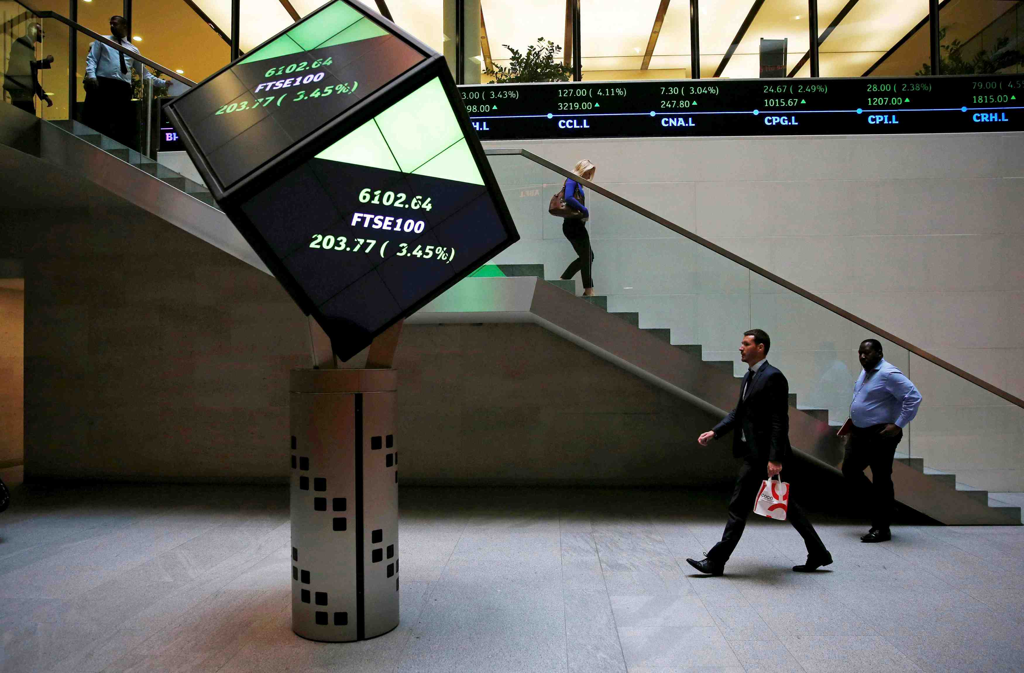 Les bourses europeennes ouvrent dans le rouge