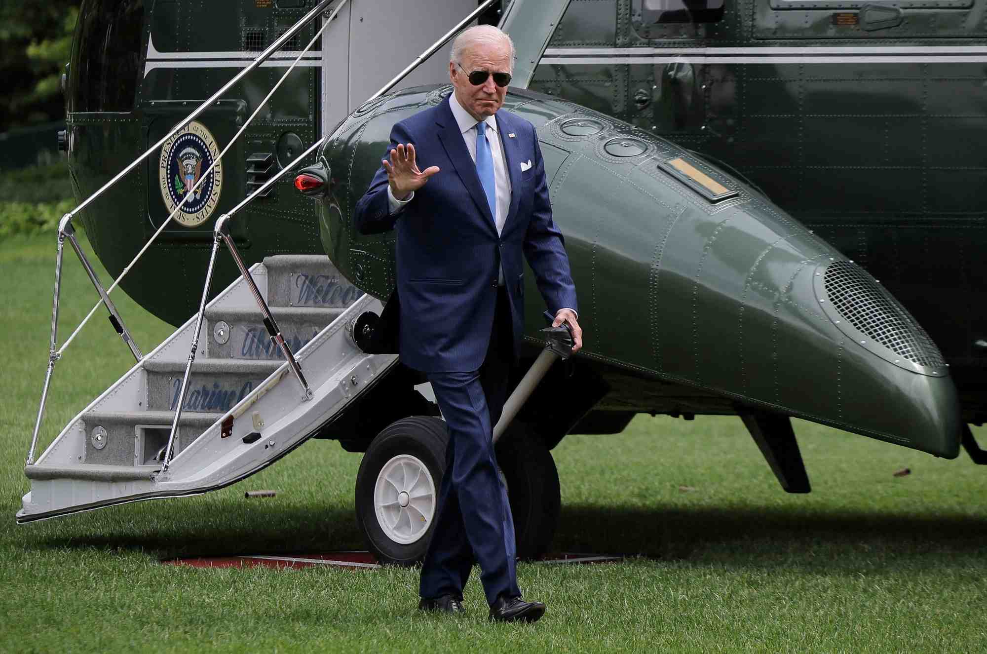 Usa: biden invoque le "defense production act" pour repondre a la penurie de lait infantile