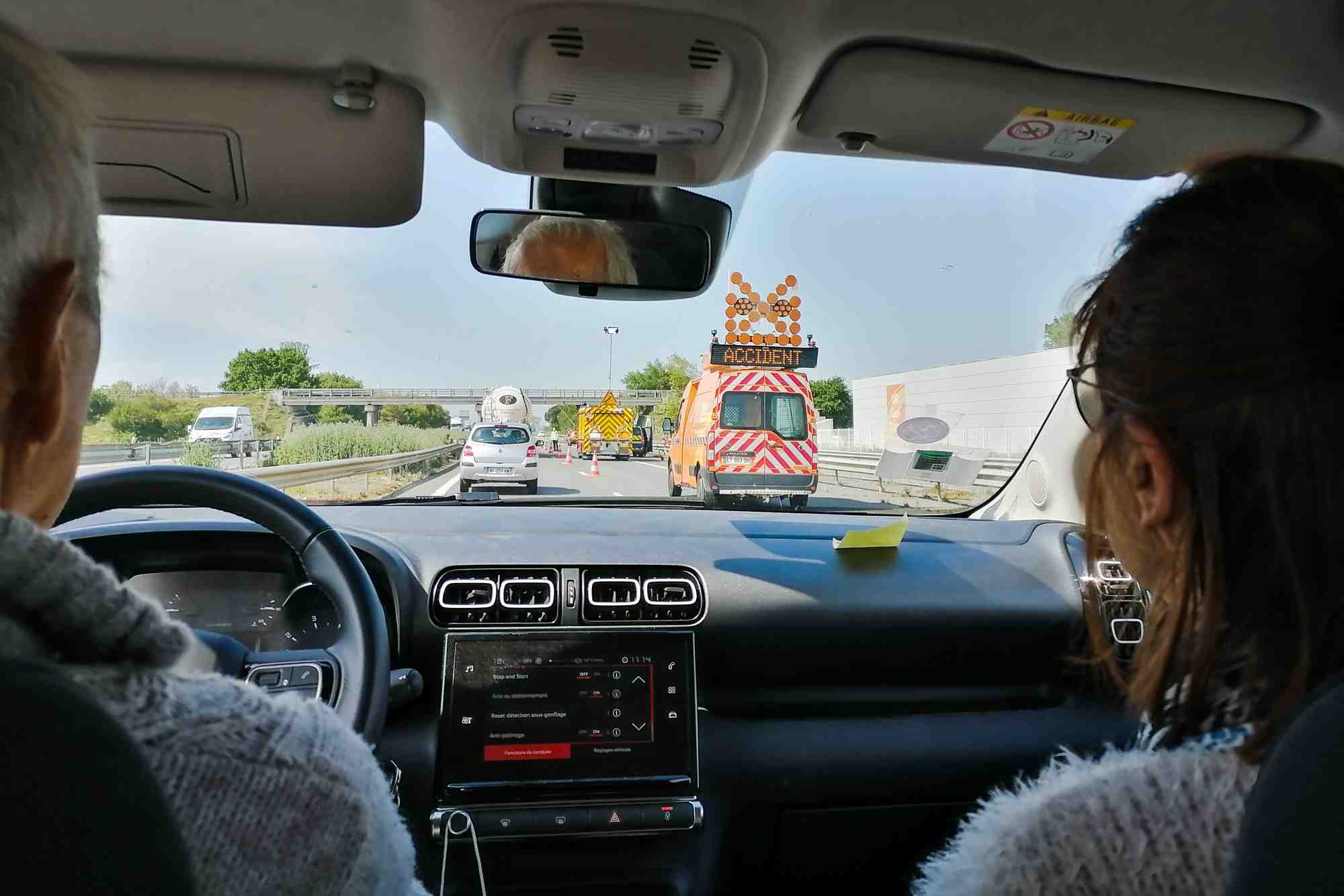 autoroutes, accident de la route, signalisation