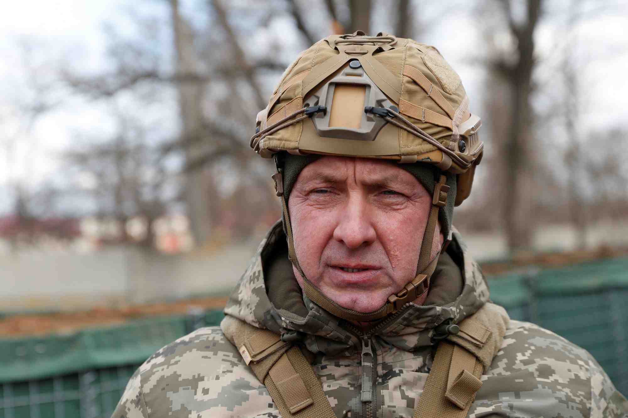 Le commandant des forces conjointes, oleksandr pavliouk, en visite dans la region de donetsk