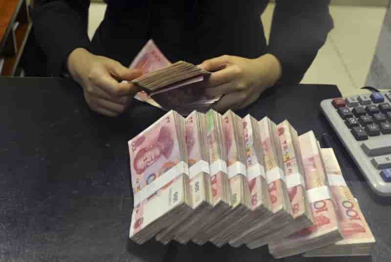Le yuan chinois devalue de pres de 2%