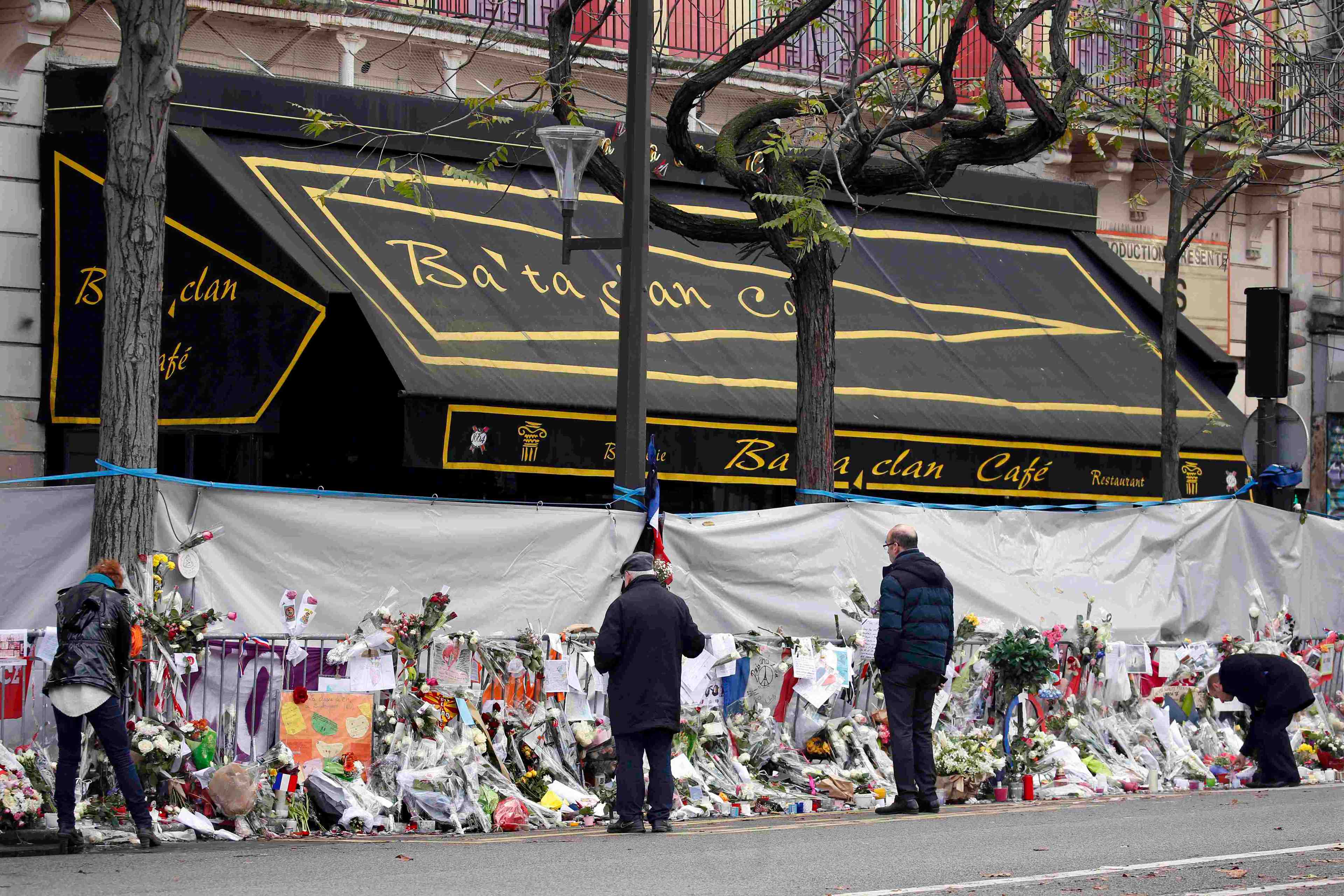 Les gestionnaires du bataclan esperent rouvrir dans un an