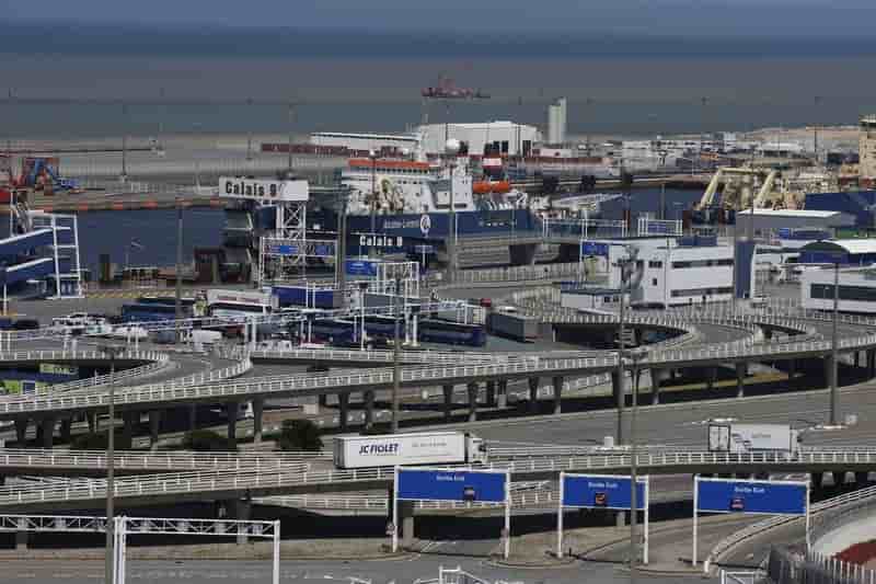Un ferry s'echoue dans le port de calais, pas de victime