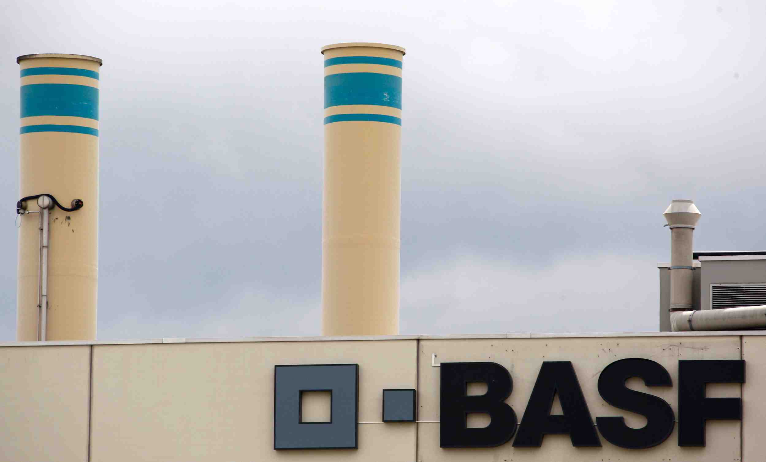 Le benefice de basf recule, la marge baisse dans la petrochimie