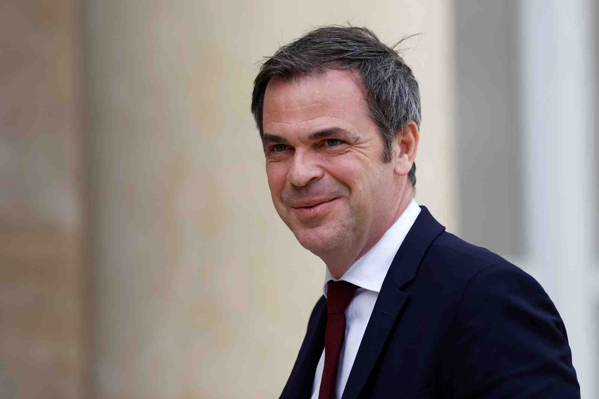 Le porte-parole du gouvernement francais olivier veran arrive au palais de l'elysee