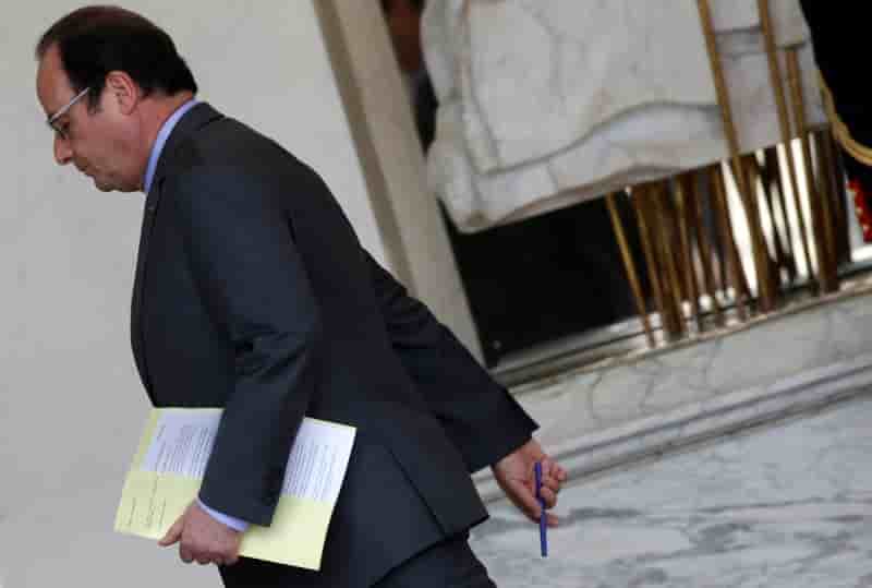 La cote de francois hollande perd trois points dans un sondage bva