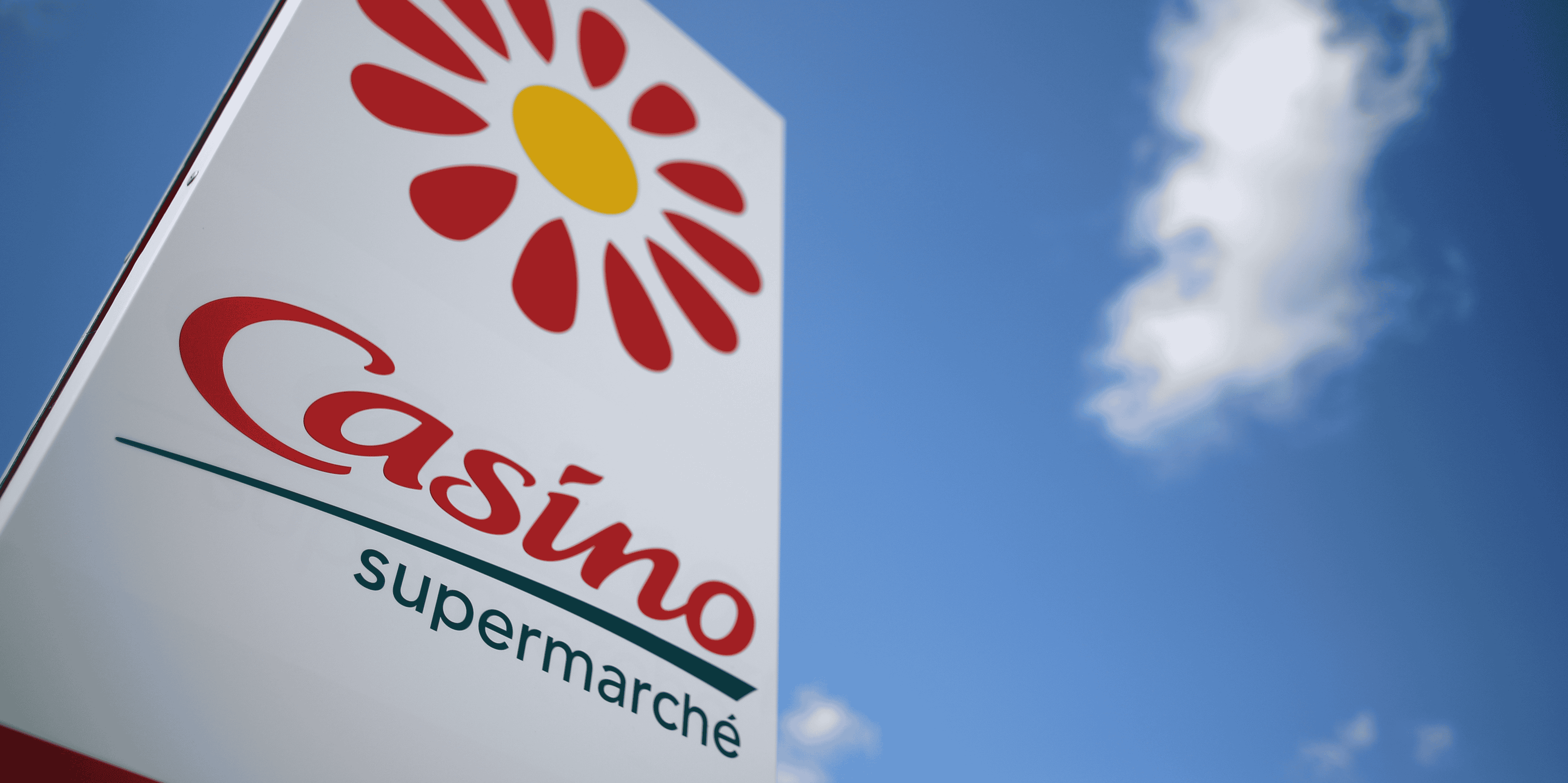 France: casino cede six hypermarches a des adherents leclerc