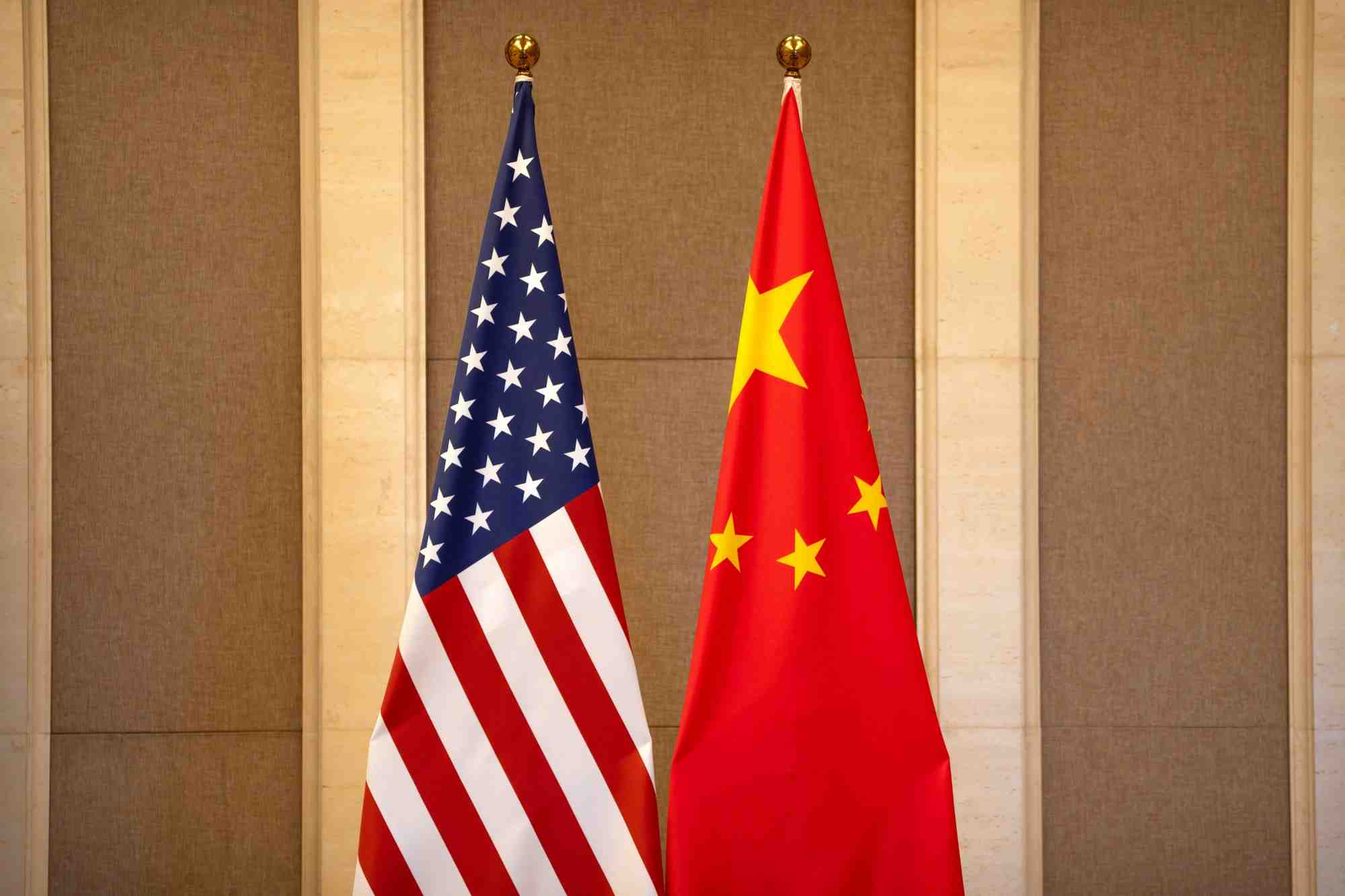 Les drapeaux des etats-unis et de la chine