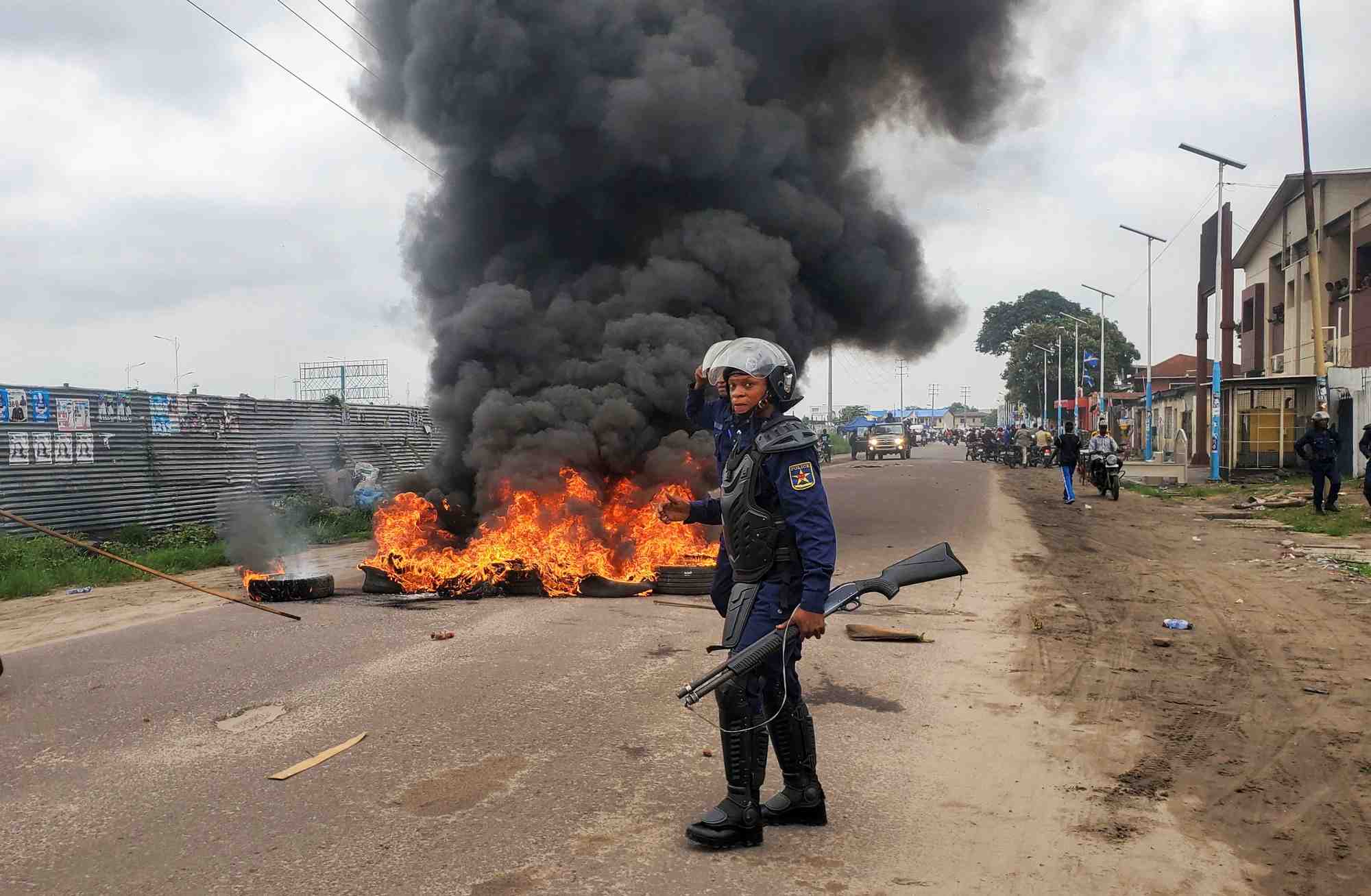 La police anti-emeute intervient avant une manifestation anti-electorale interdite, a kinshasa