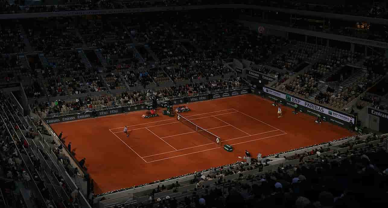 Le manque de « night session » mettant en avant le tennis féminin fait débat à Roland-Garros.
