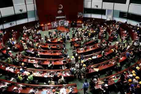 Intervention de la police au parlement de hong kong